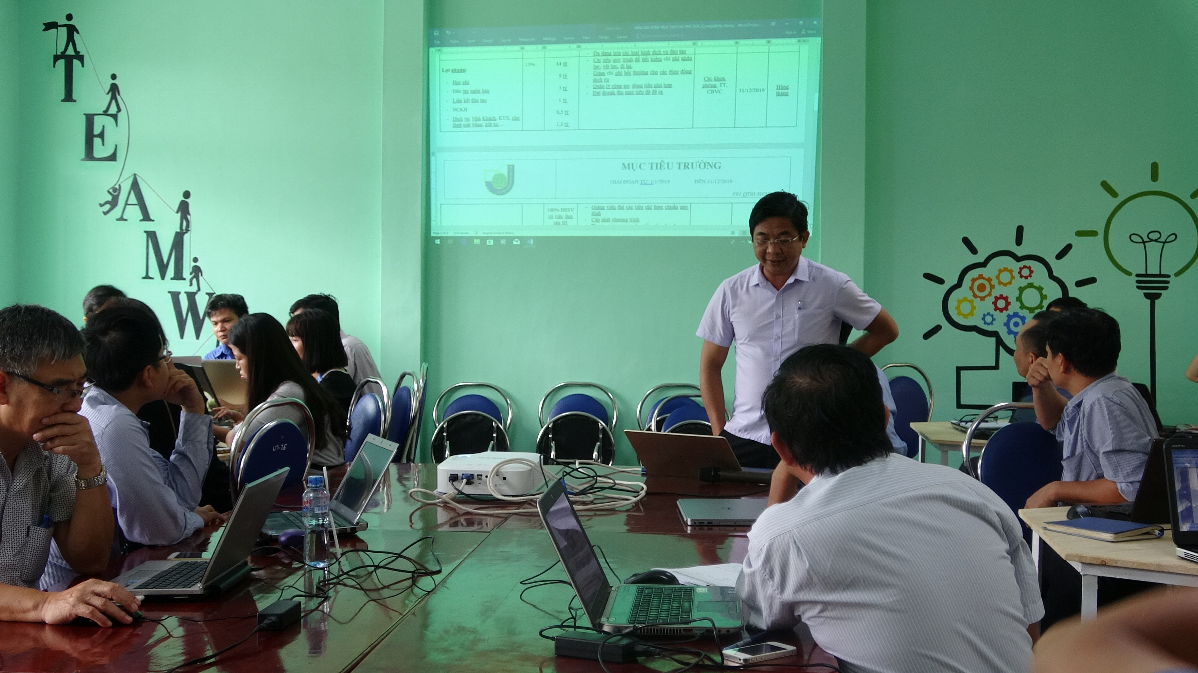 to-chuc-tap-huan-chi-so-danh-gia-hieu-qua-cong-viec-kpi-cho-toan-the-can-bo-giao-vien-nha-truong