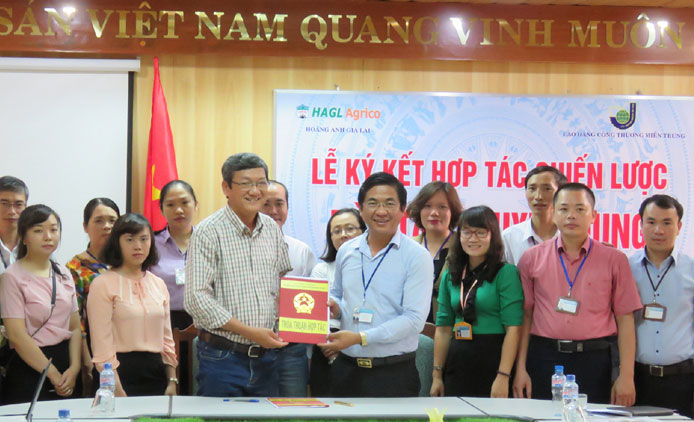 khat-nhan-luc-co-tay-nghe-nha-truong-va-doanh-nghiep-tim-loi-di-rieng