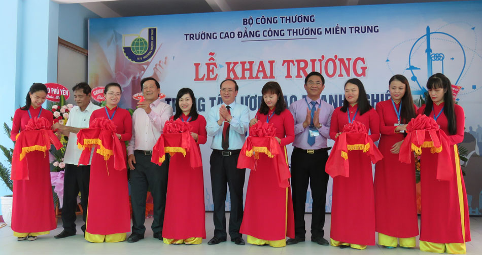 0-khai-truong-trung-tam-uom-tao-doanh-nghiep-va-doi-moi-sang-tao