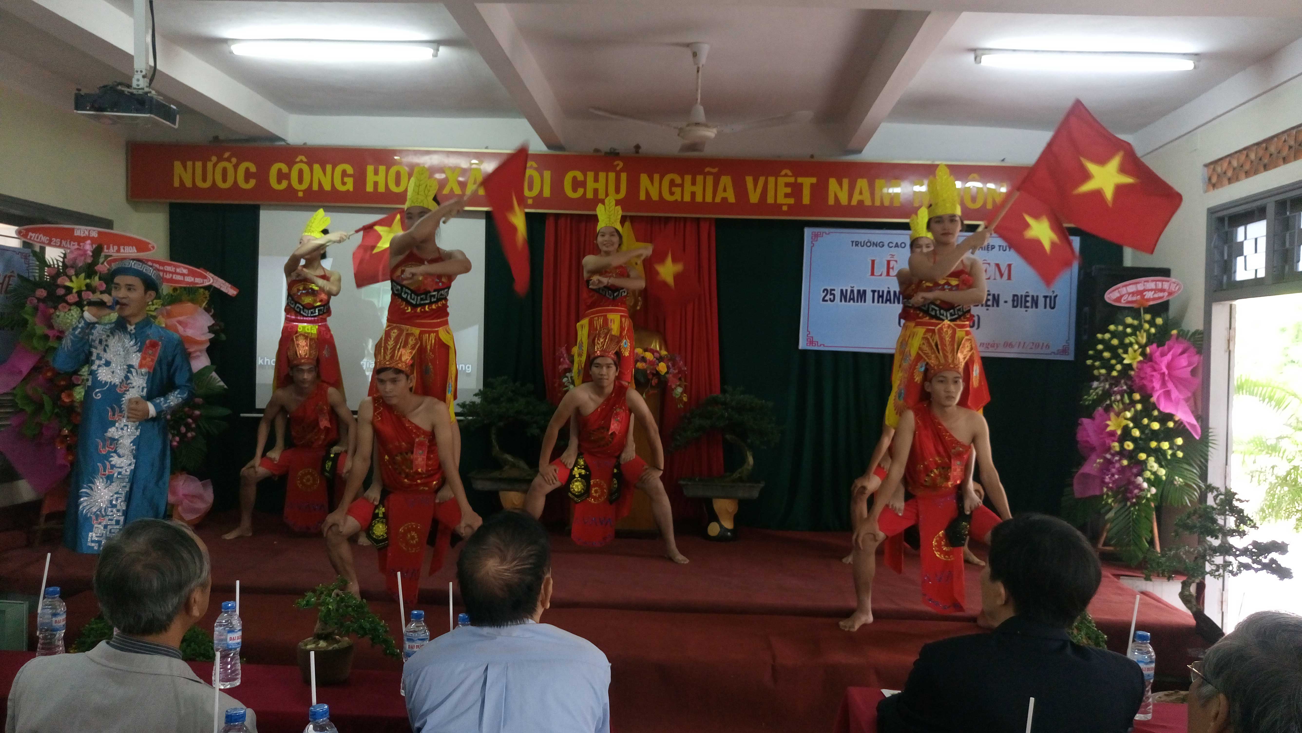 1-le-ky-niem-25-nam-thanh-lap-khoa-dien-dien-tu