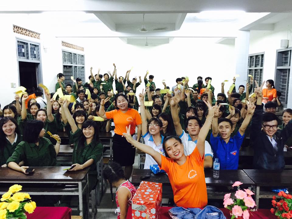 2-sinh-hoat-cau-lac-bo-tieng-anh-thang-9