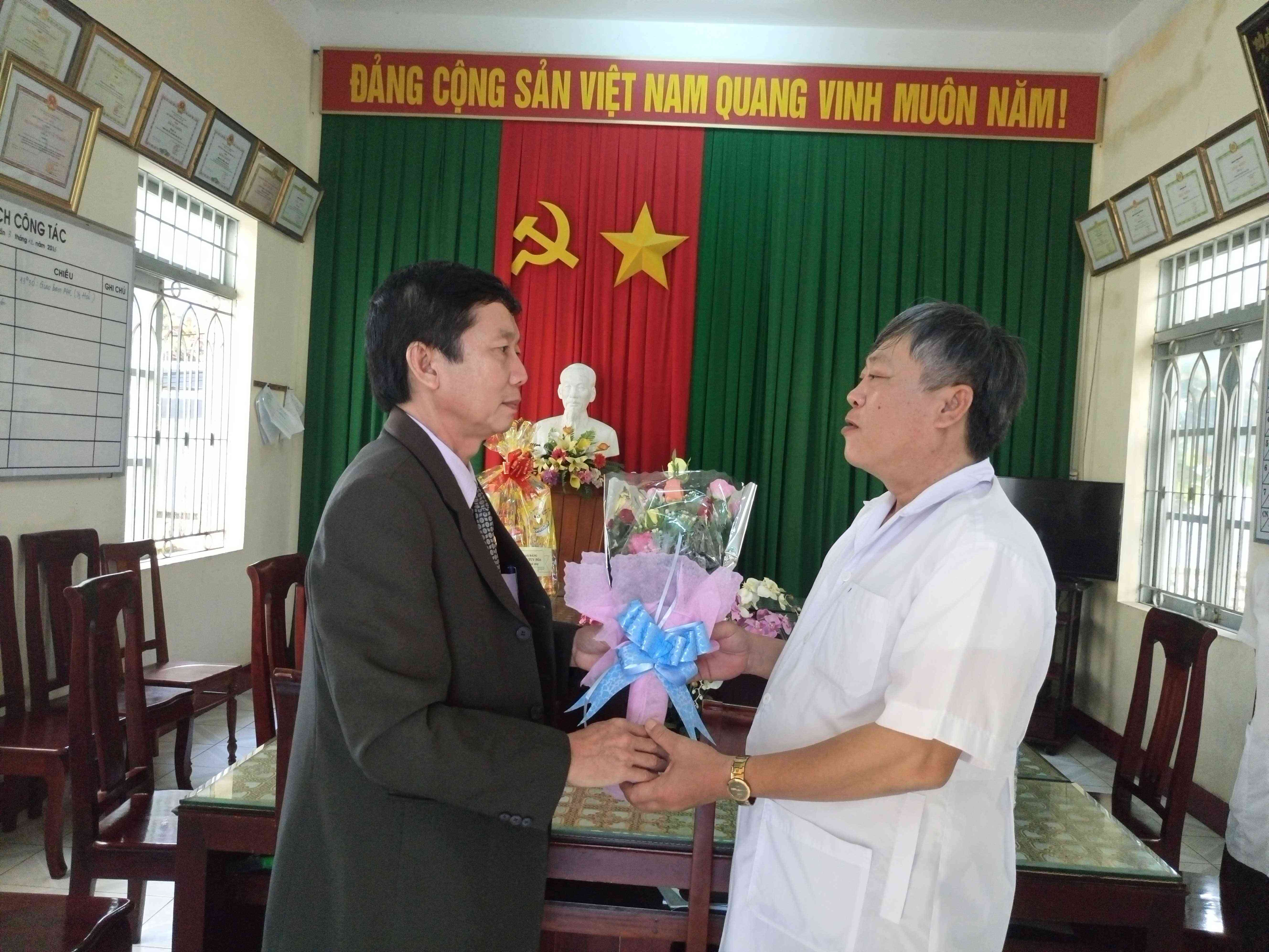 3-truong-cd-cn-tuy-hoa-tham-va-chuc-mung-cac-don-vi-quan-doi-nhan-dip-ky-niem-72-nam-ngay-thanh-lap-qdnd-viet-nam