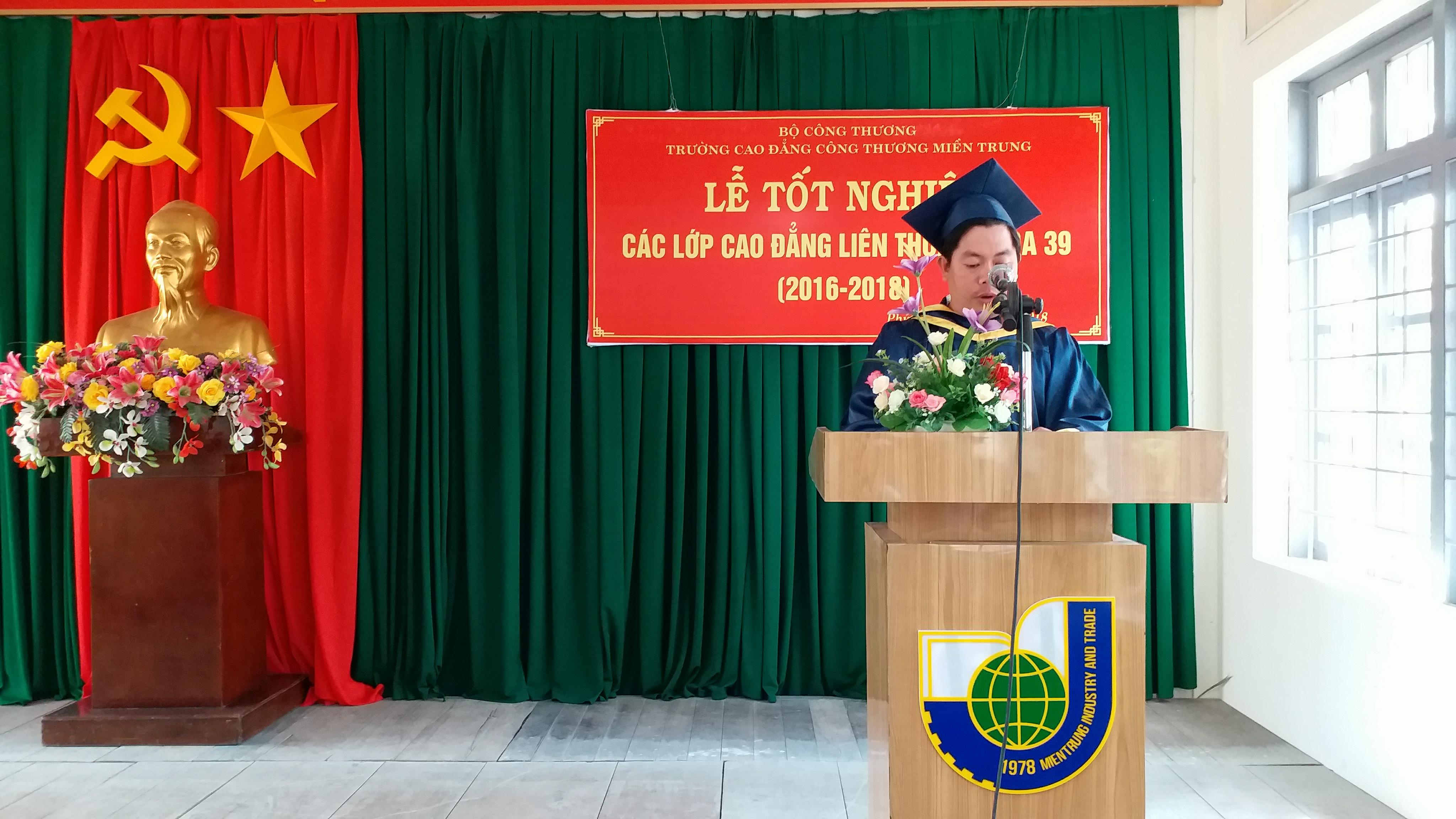 2-to-chuc-le-tot-nghiep-cac-lop-lien-thong-khoa-39