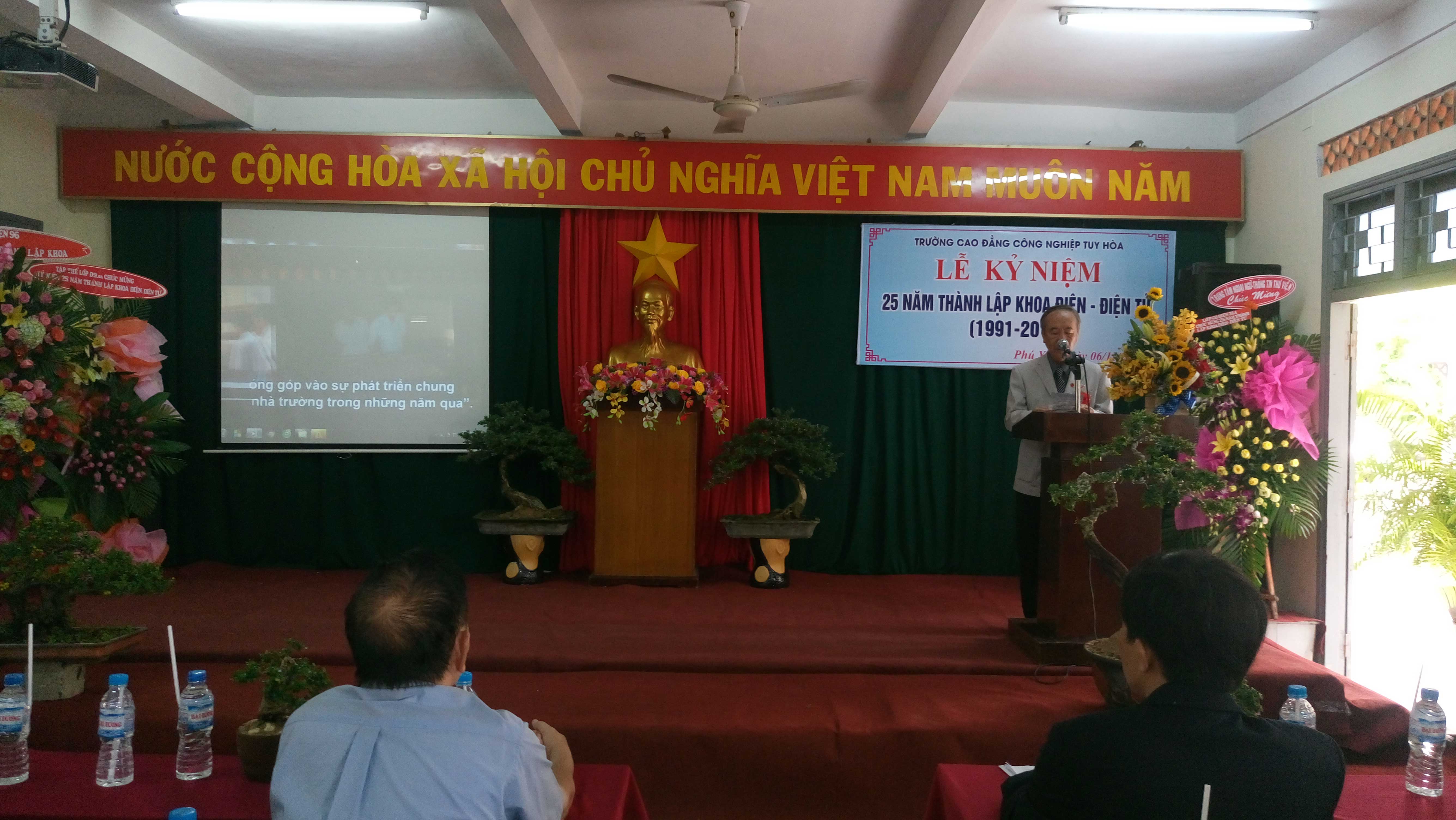 4-le-ky-niem-25-nam-thanh-lap-khoa-dien-dien-tu