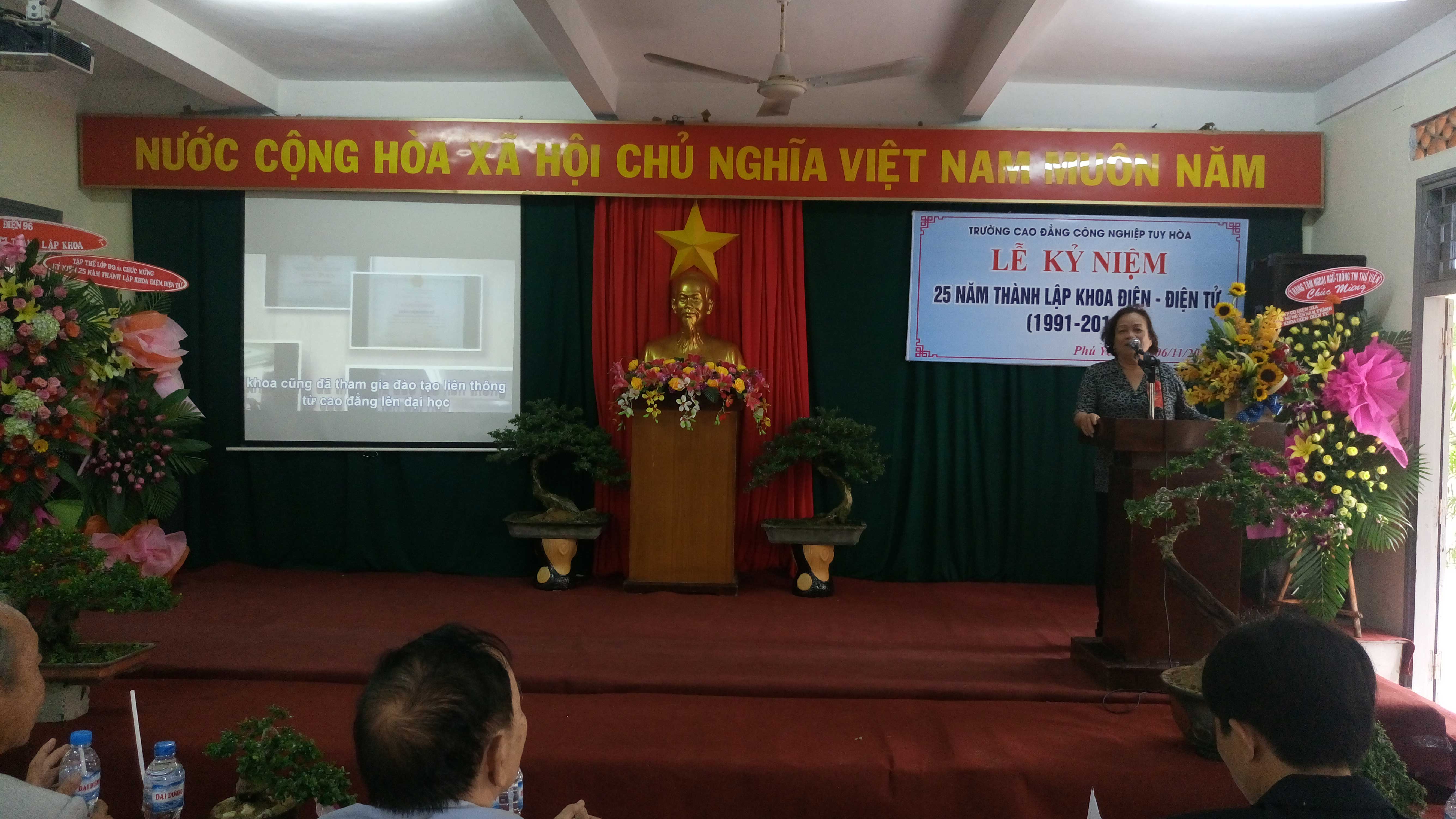 5-le-ky-niem-25-nam-thanh-lap-khoa-dien-dien-tu