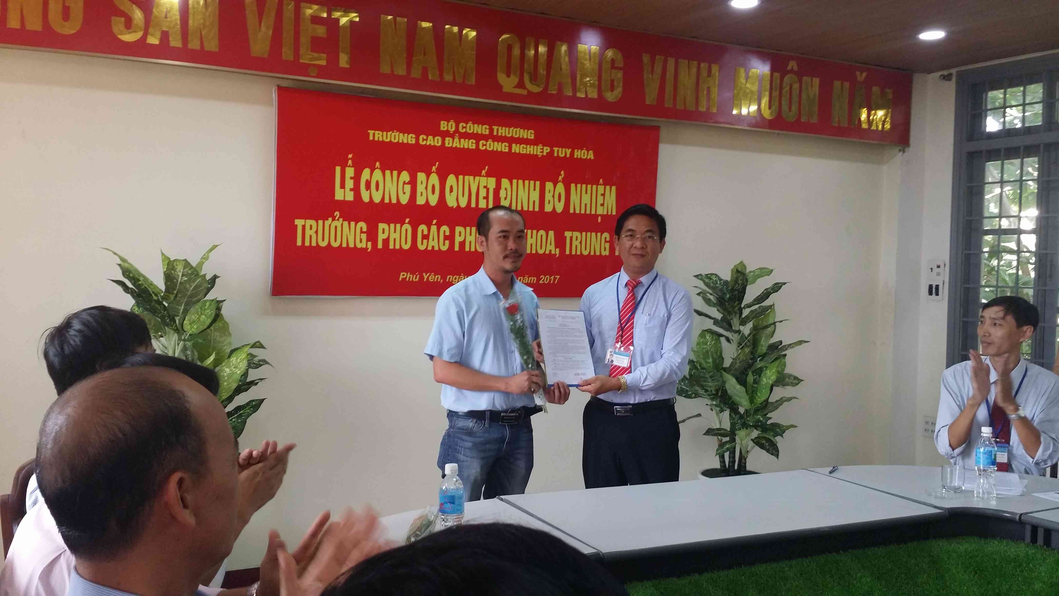 7-le-cong-bo-bo-nhiem-truong-pho-cac-phong-khoa-va-trung-tam