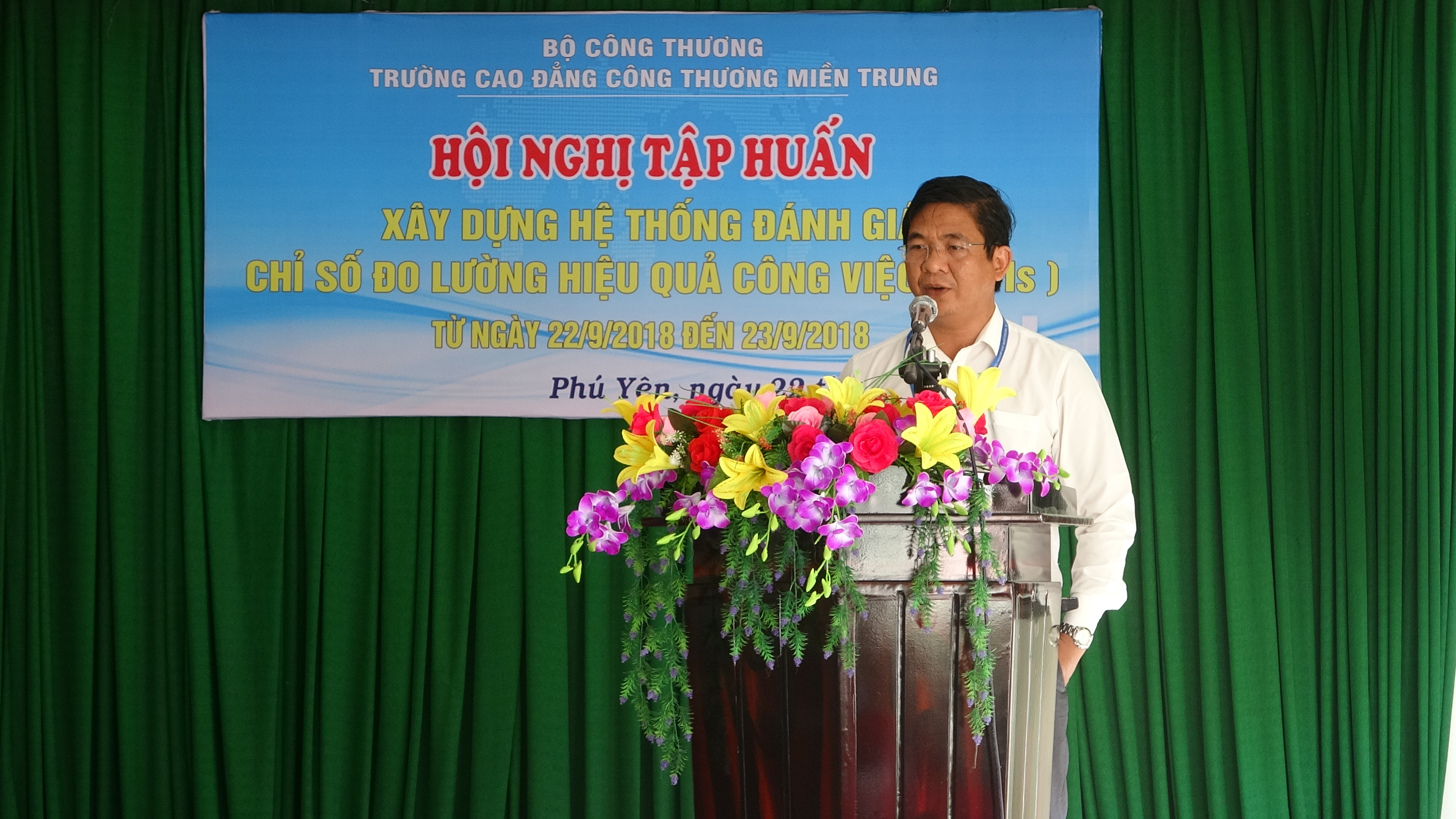 to-chuc-tap-huan-chi-so-danh-gia-hieu-qua-cong-viec-kpi-cho-toan-the-can-bo-giao-vien-nha-truong