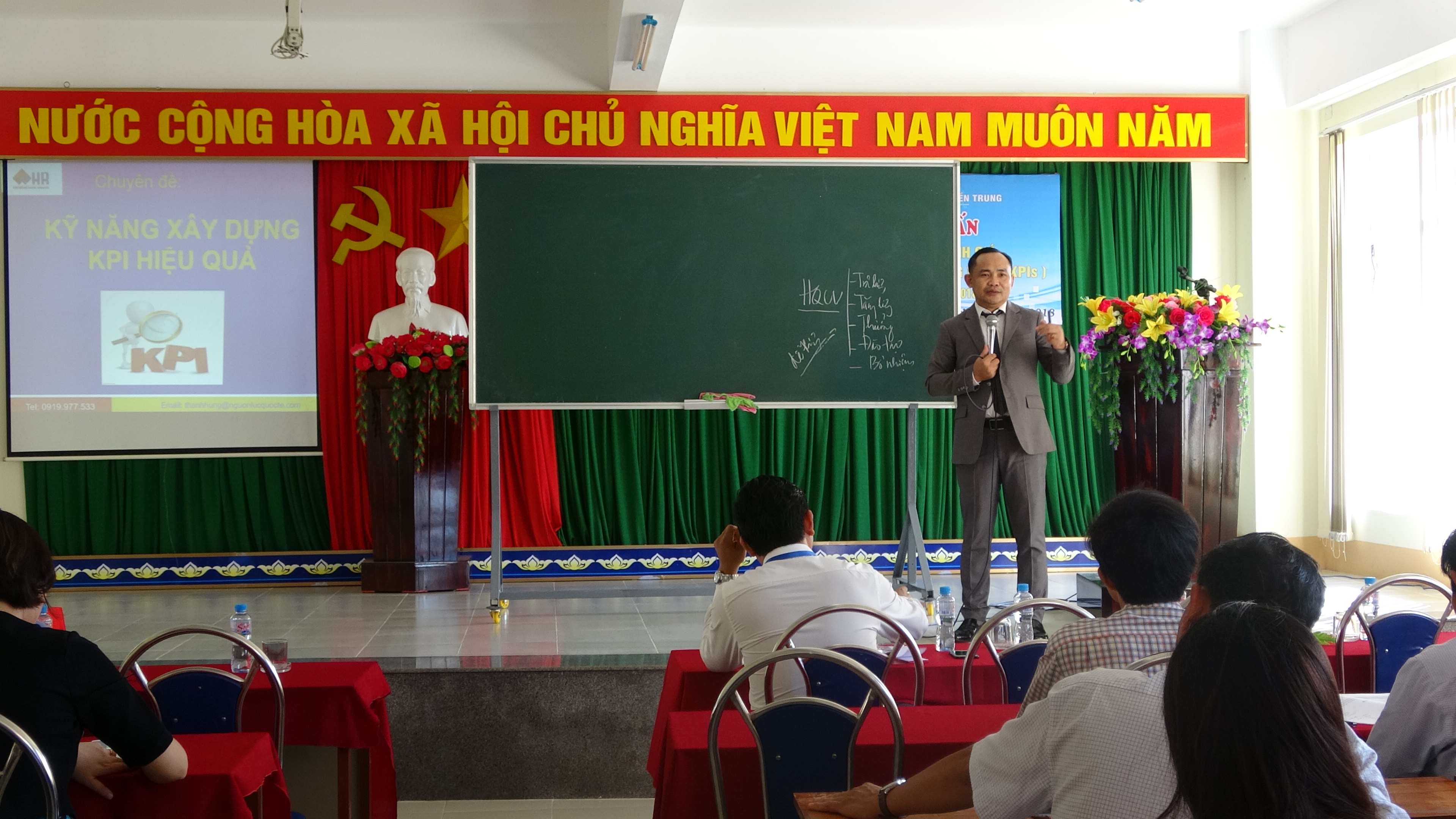 to-chuc-tap-huan-chi-so-danh-gia-hieu-qua-cong-viec-kpi-cho-toan-the-can-bo-giao-vien-nha-truong