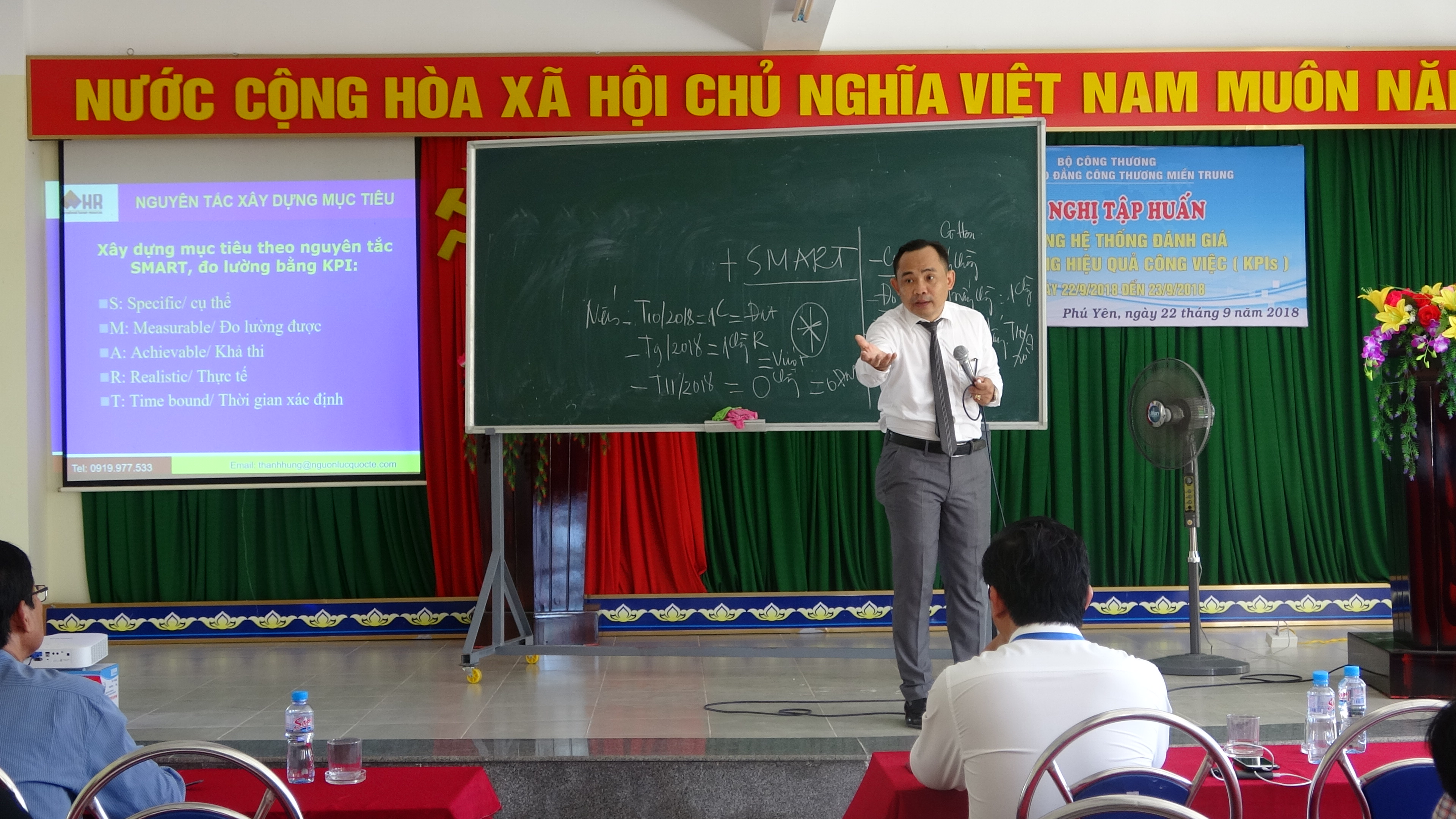 to-chuc-tap-huan-chi-so-danh-gia-hieu-qua-cong-viec-kpi-cho-toan-the-can-bo-giao-vien-nha-truong