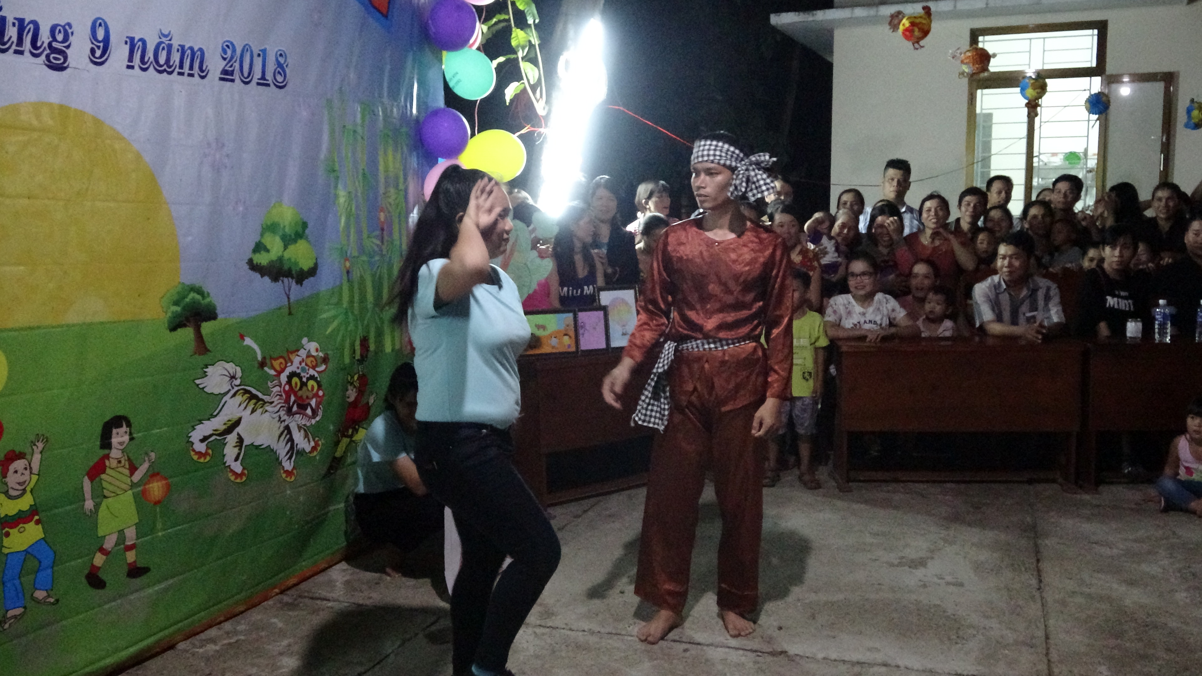 doan-truong-mitc-to-chuc-dem-hoi-trung-thu-am-ap-nghia-tinh-den-voi-tre-em-hoan-canh-kho-khan