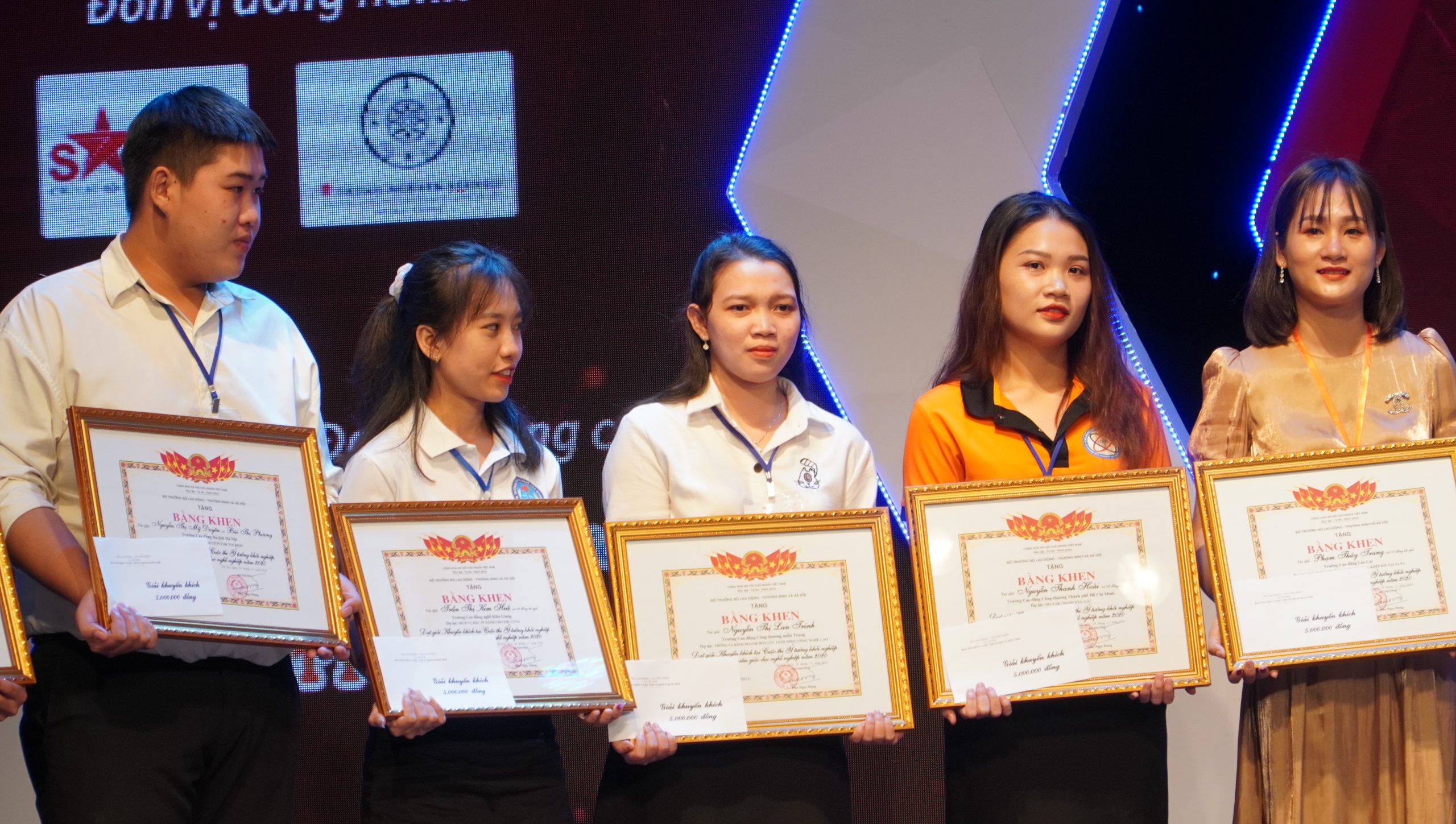 Sinh viên Nguyễn Thị Lan Trinh (Sinh viên ngành công nghệ thực phẩm - Trường cao đẳng Công Thương Miền Trung)