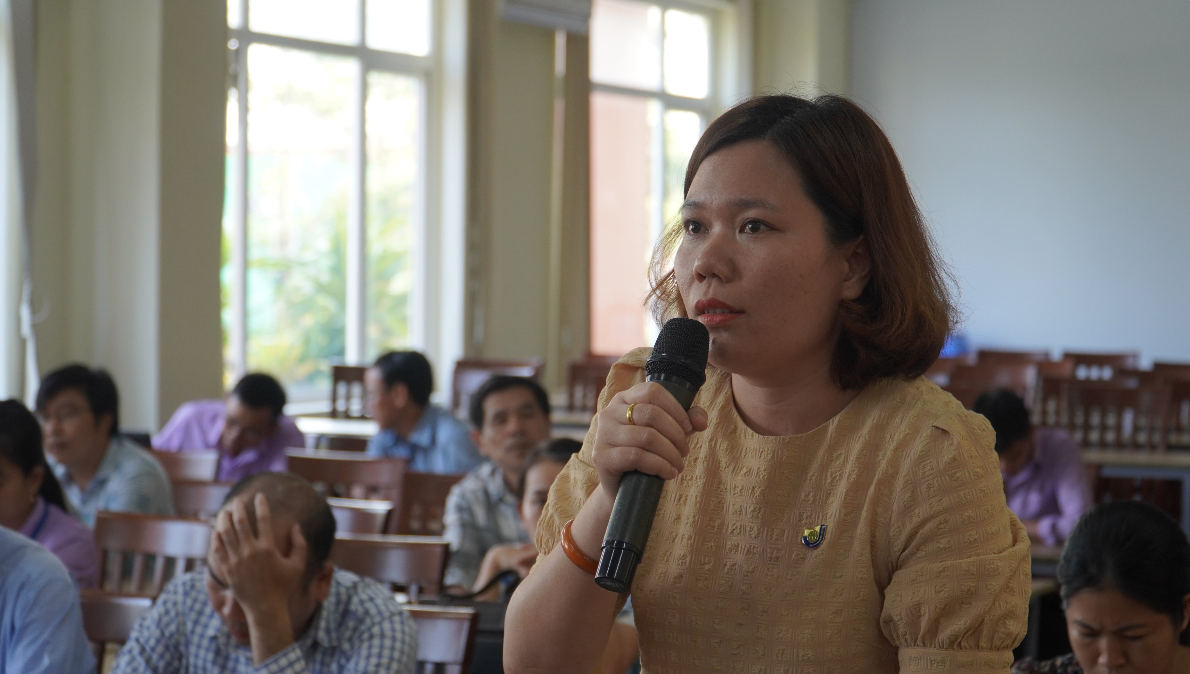 Các thầy cô tham gia thảo luận và đưa ra các ý kiến đóng góp cho quy chế đào tạo