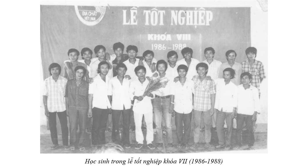 Hoc-sinh-trong-le-tot-nghiep