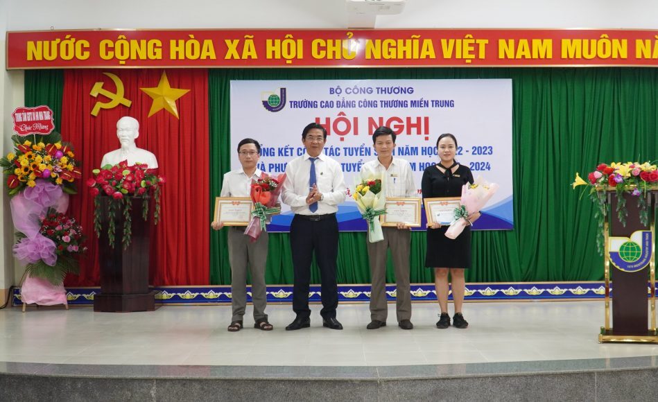 Hội nghị Tổng kết tuyển sinh năm học 2022 – 2023 và triển khai kế hoạch tuyển sinh năm học 2023 – 2024-6