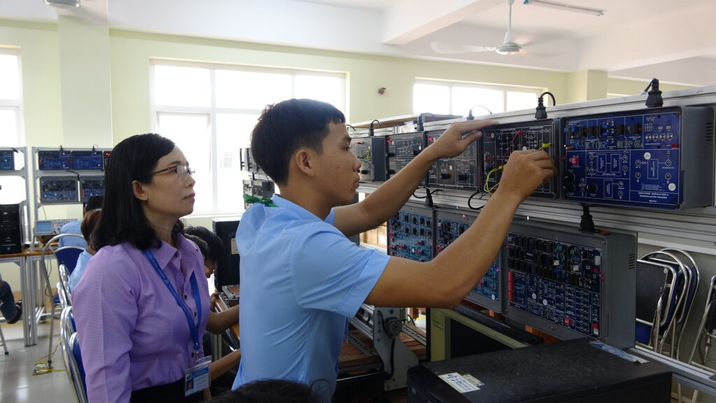 Ngành Điện tử công nghiệp – Bậc Cao đẳng