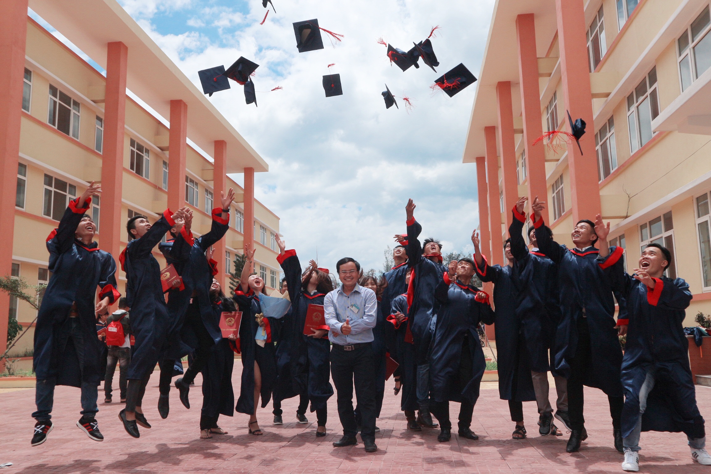 Ngành Đo đạc nhà đất Công trình và Bản đồ – Bậc cao đẳng – Khoa Hóa – Tài nguyên và Môi trường-2