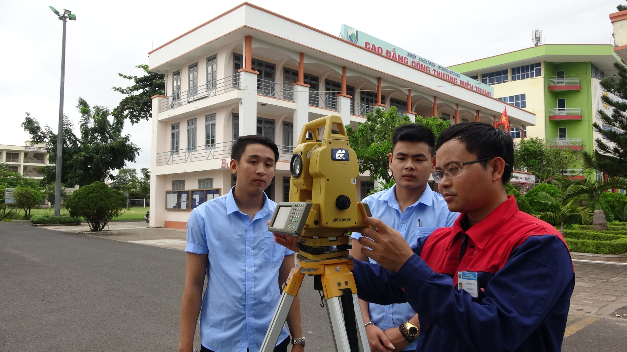 Ngành Đo đạc nhà đất, công trình và bản đồ – Bậc Trung cấp