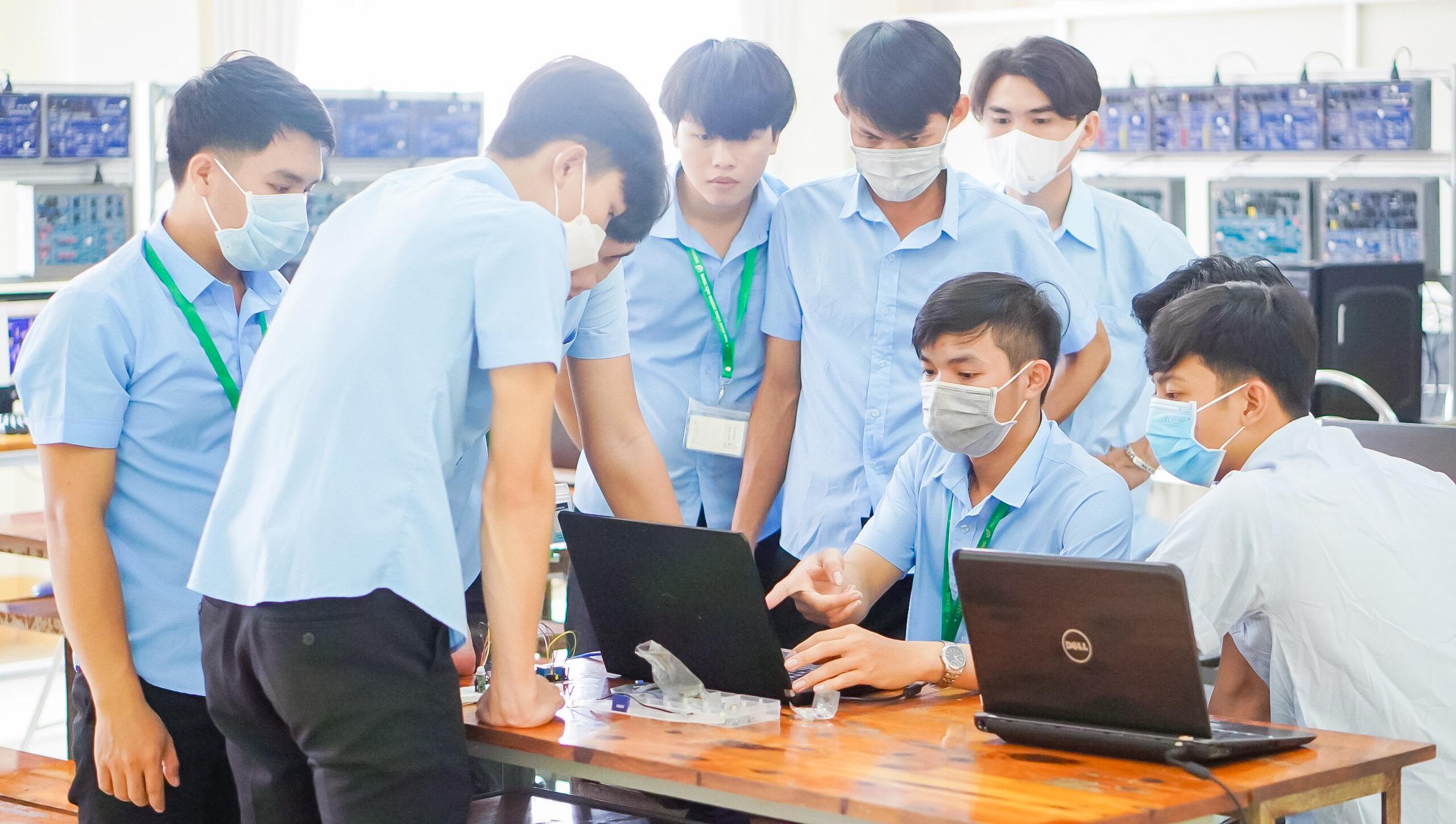 Điều kỳ lạ Học lớp 12 có bằng Cao đẳng