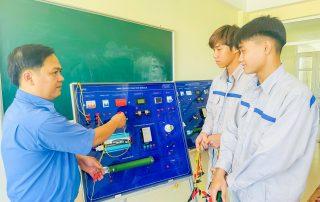 Khoa Điện và Tự động hóa Khơi nguồn sáng tạo – Chinh phục Hội thi Thiết bị đào tạo tự làm 2025 2