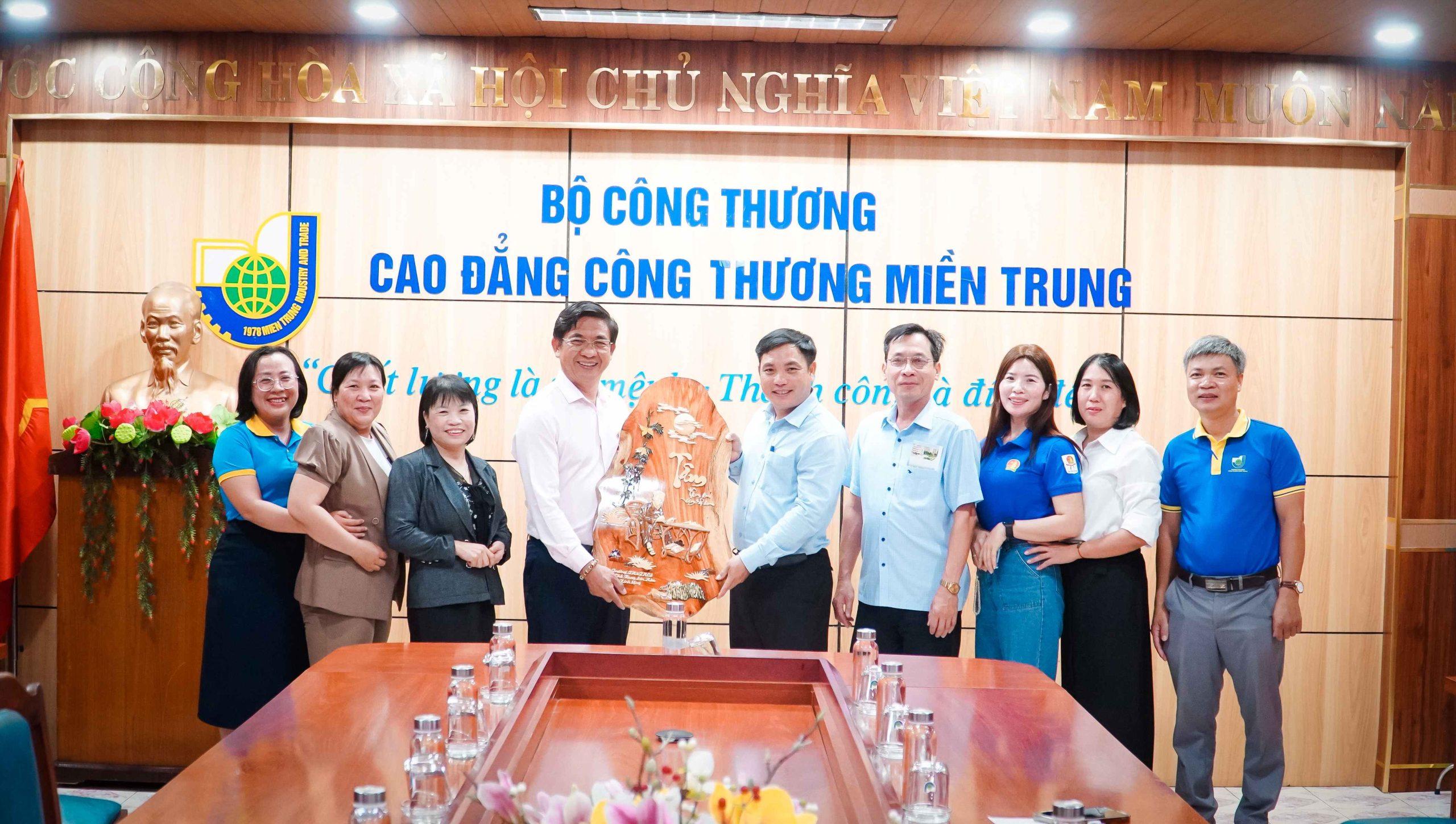 MITC và Trường Tiểu học & THCS EaChrang - Mở rộng cơ hội nghề nghiệp cho học sinh miền núi 2