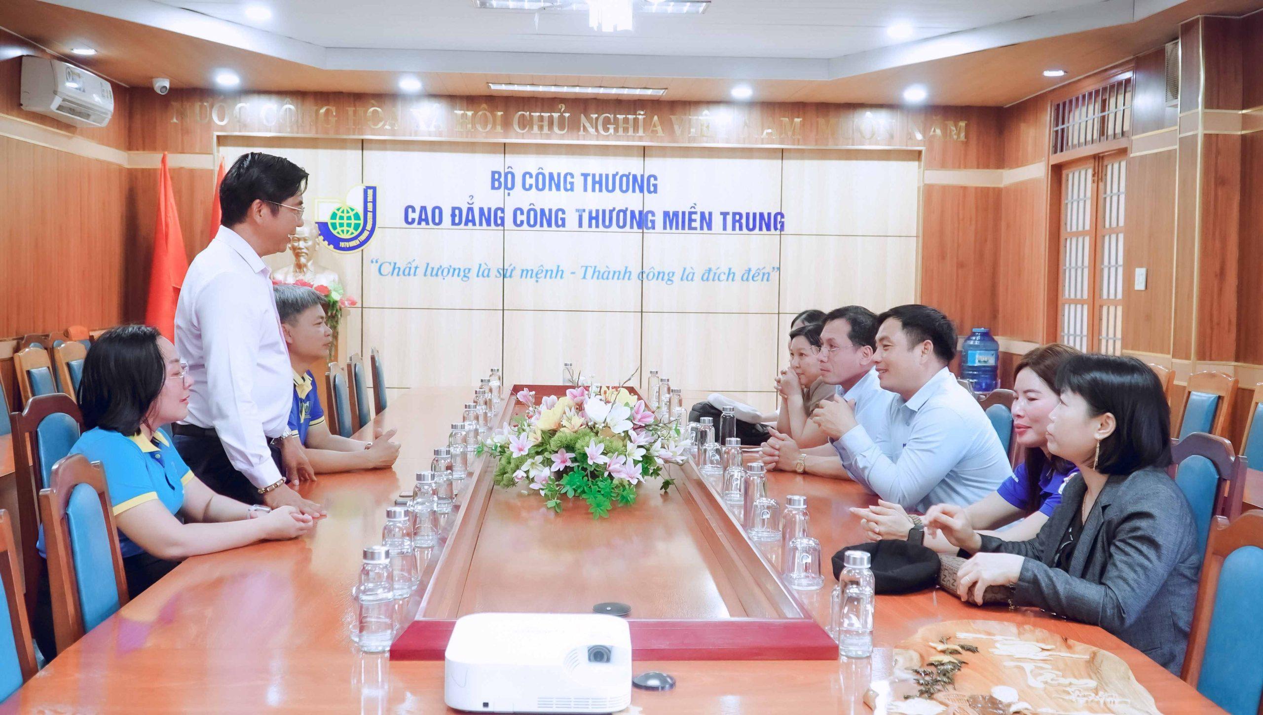 MITC và Trường Tiểu học & THCS EaChrang - Mở rộng cơ hội nghề nghiệp cho học sinh miền núi