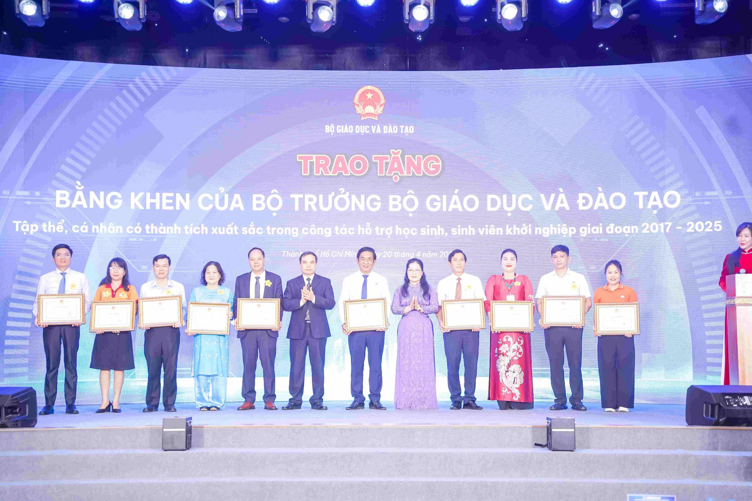 MITC vinh dự nhận bằng khen của Bộ trưởng Bộ GD&ĐT vì thành tích xuất sắc trong hỗ trợ học sinh, sinh viên khởi nghiệp