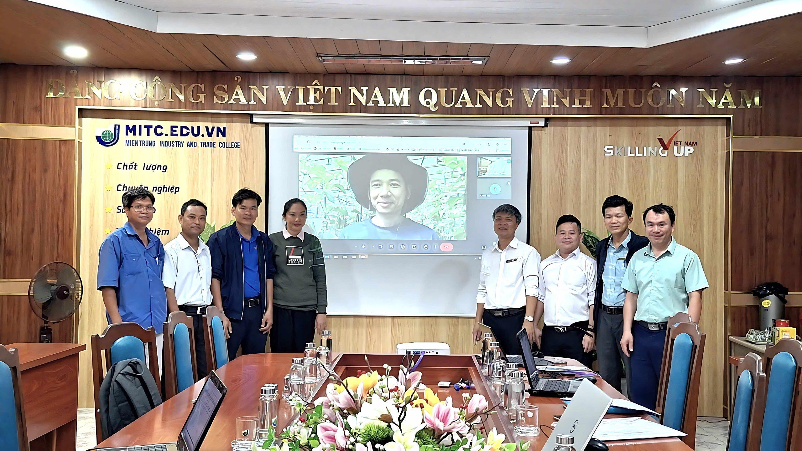 Hành trình của Nguyễn Trọng Phú – Từ sinh viên ngành Điện tử công nghiệp đến chủ trang trại công nghệ cao tại Hàn Quốc