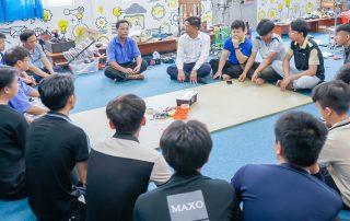 Hiệu trưởng trường Cao đẳng Công Thương miền Trung động viên đội tuyển Robocon trước ngày lên đường dự thi 3