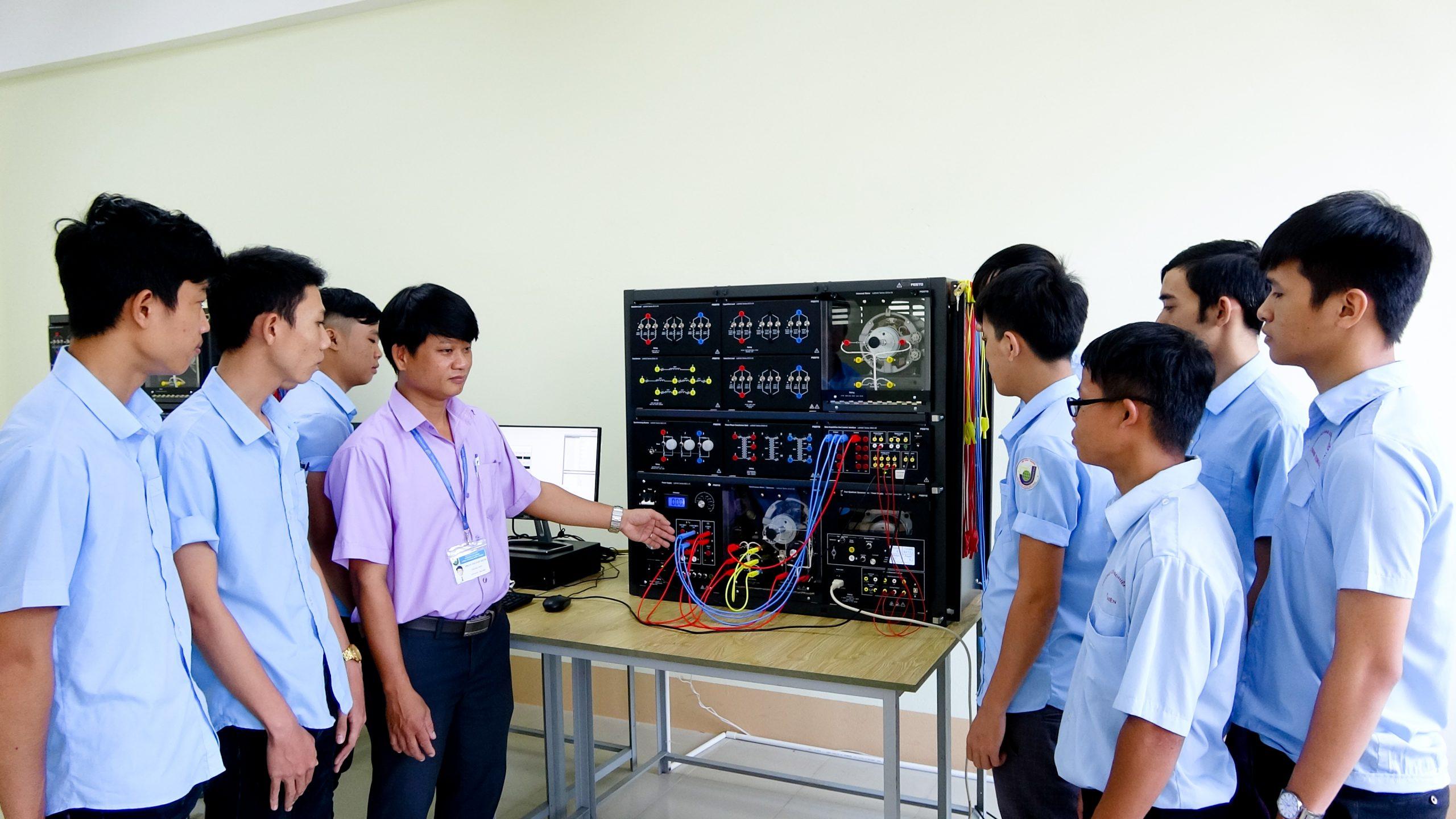 Ngành Điện công nghiệp tại Trường Cao đẳng Công Thương miền Trung – Nghề học dễ xin việc, đảm bảo thu nhập tốt 3