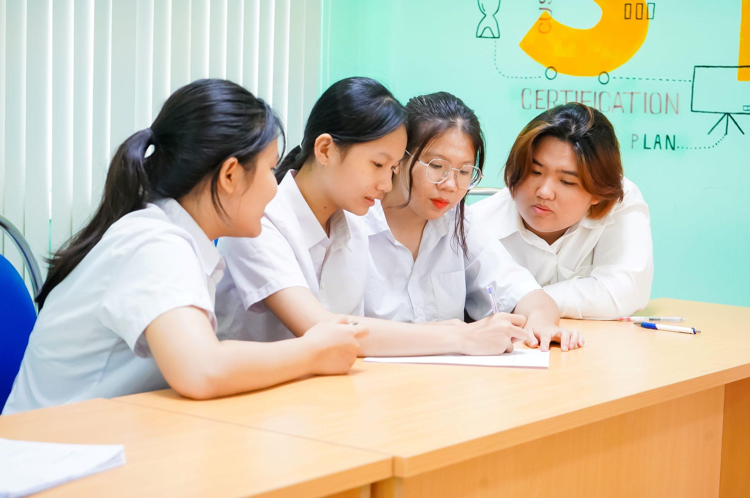 Sinh viên MITC hứng khởi tham gia chương trình đào tạo Kỹ năng tư duy sáng tạo 2