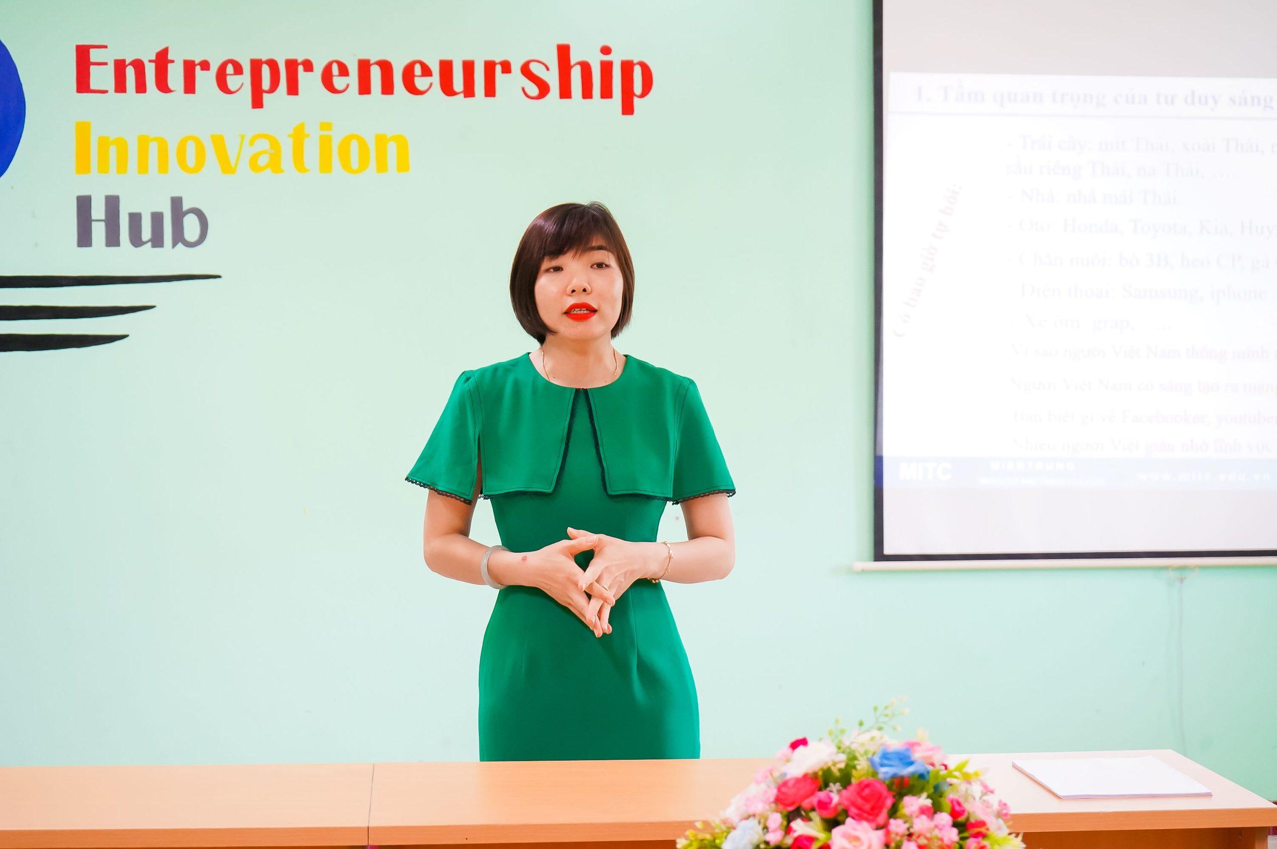 Sinh viên MITC hứng khởi tham gia chương trình đào tạo Kỹ năng tư duy sáng tạo 4