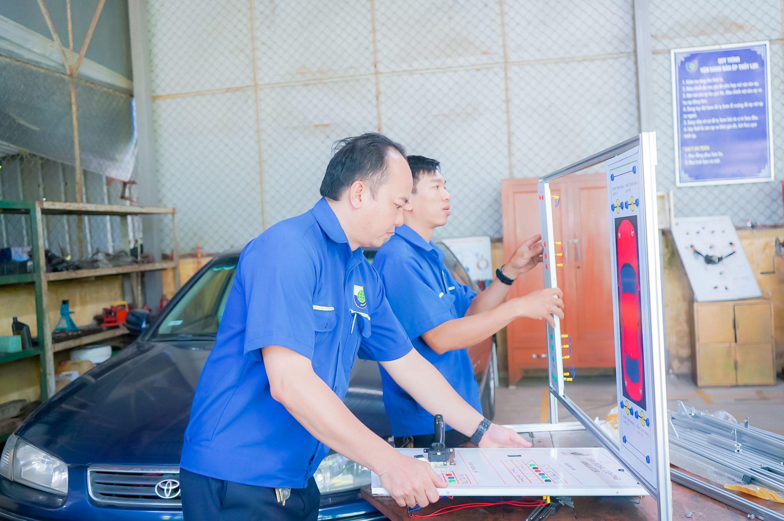 Tự tin – Sáng tạo – Chuyên nghiệp Khoa Cơ khí sẵn sàng bước vào Hội thi Thiết bị đào tạo tự làm 2025 1