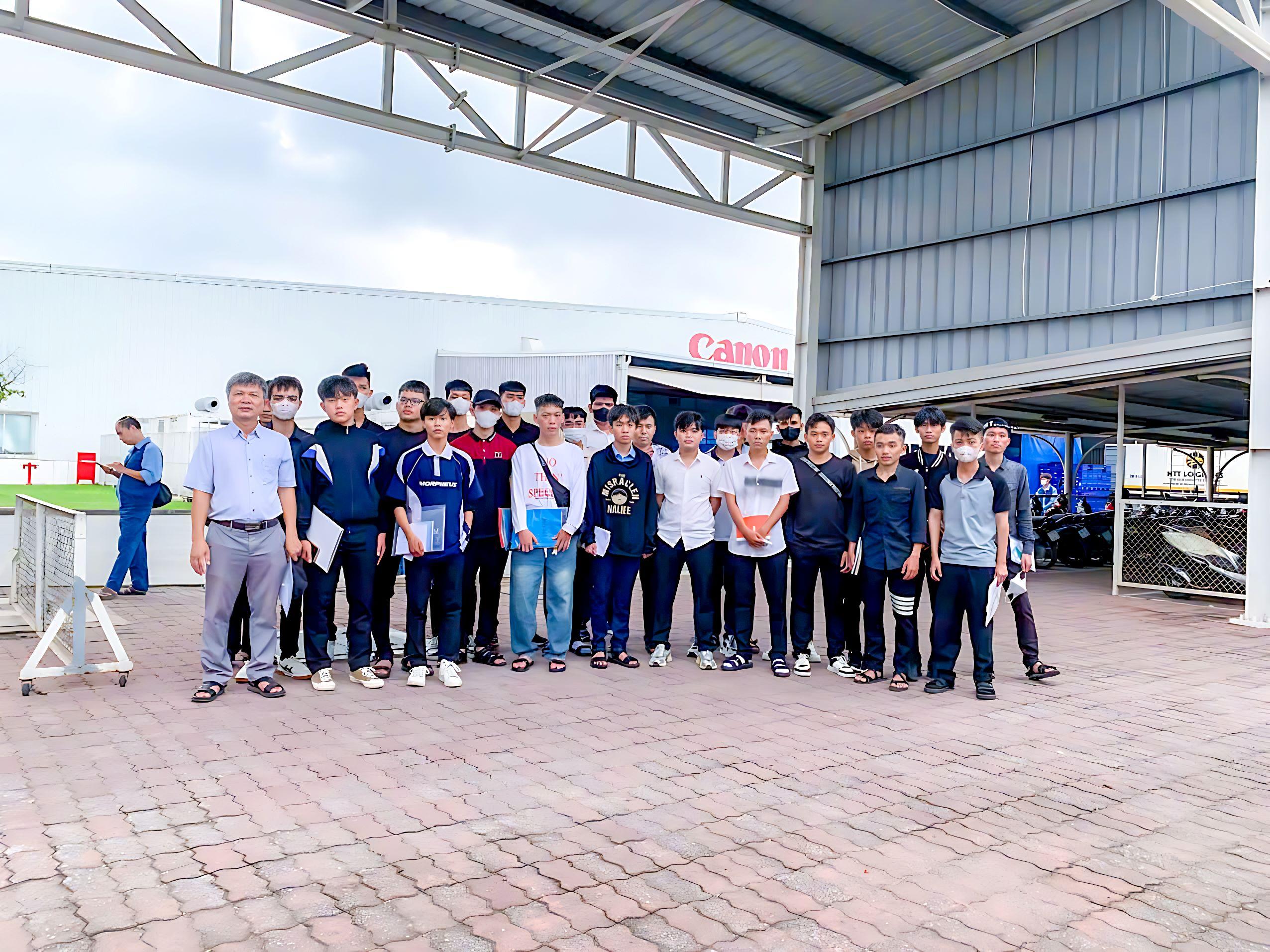 25 HSSV ngành Điện, Điện tử công nghiệp MITC khởi đầu mùa hè tại Canon Việt Nam