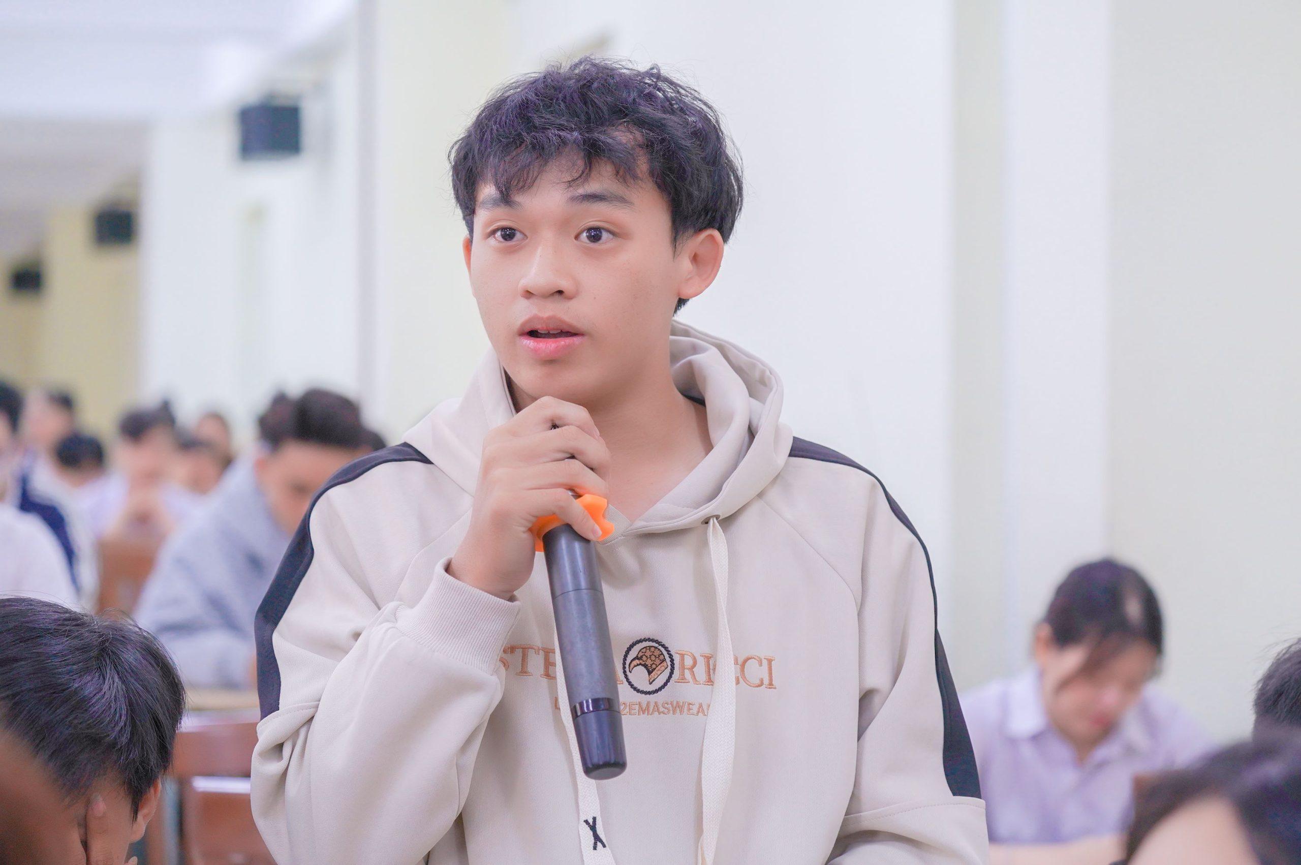 Buổi đối thoại diễn ra sôi nổi và nhận được nhiều ý kiến đến từ HSSV Đối thoại giữa lãnh đạo Nhà trường và học sinh sinh viên, học kỳ 2 năm học 2024 - 2025 11