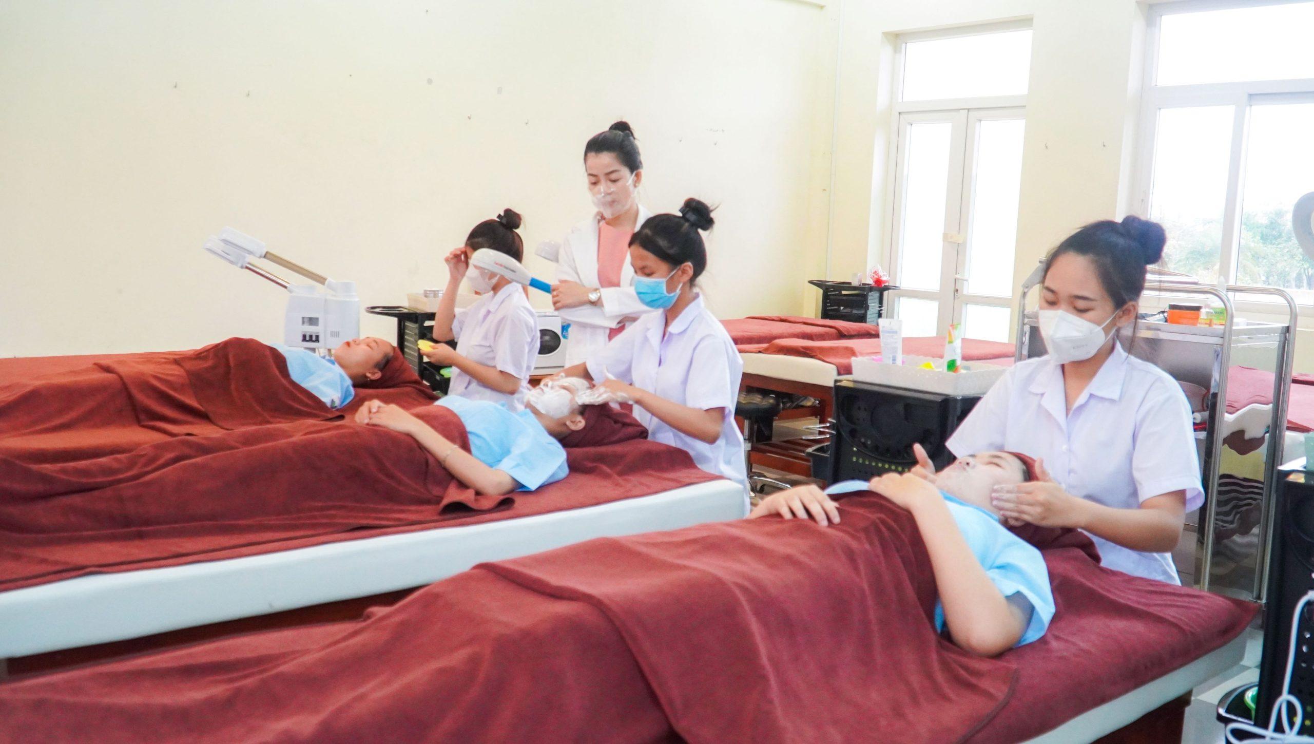 Ngành chăm sóc sắc đẹp - Học gì, làm gì, cơ hội nghề nghiệp ra sao