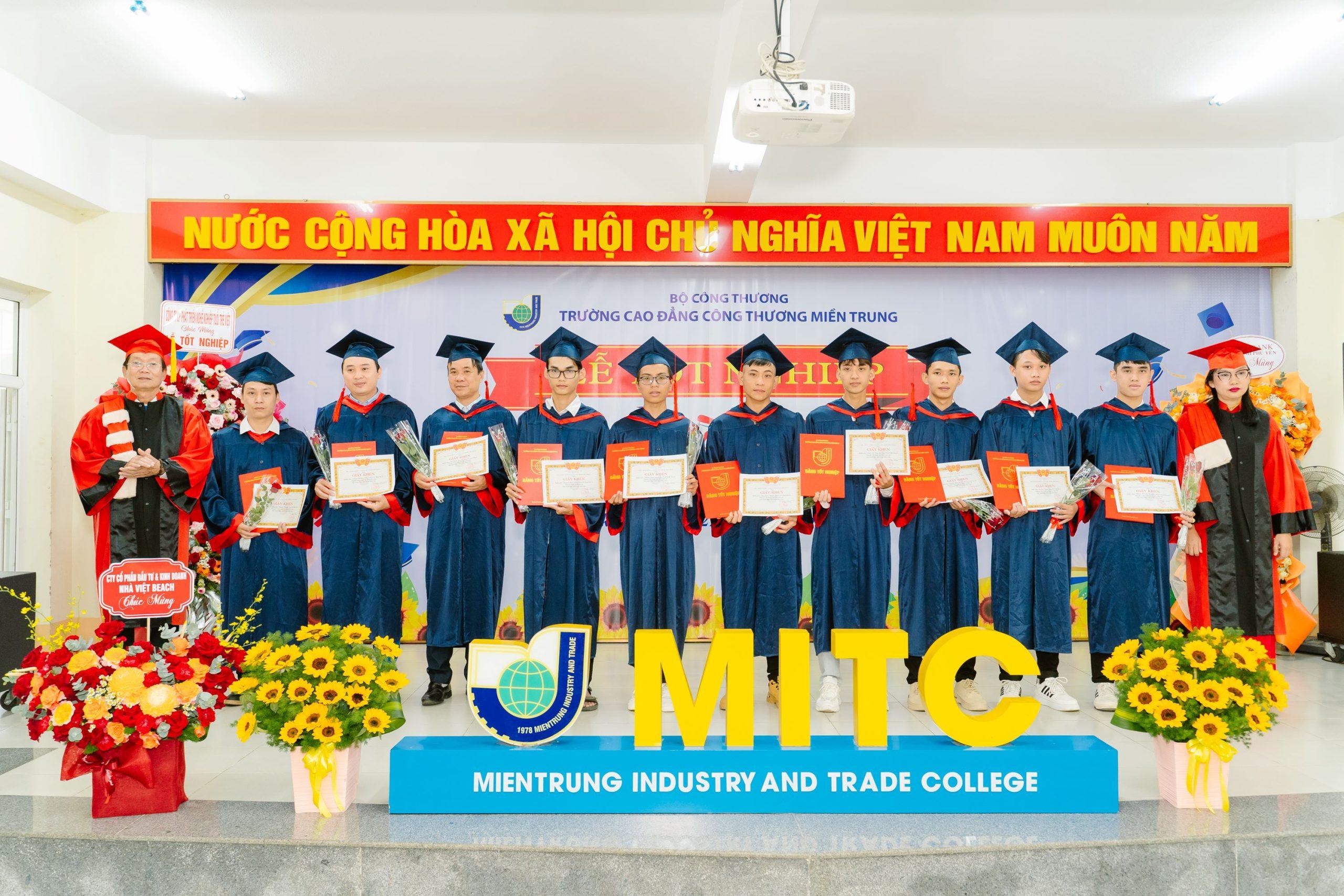 Lễ tốt nghiệp năm 2025 Dấu mốc trưởng thành và khởi đầu của những ước mơ 11