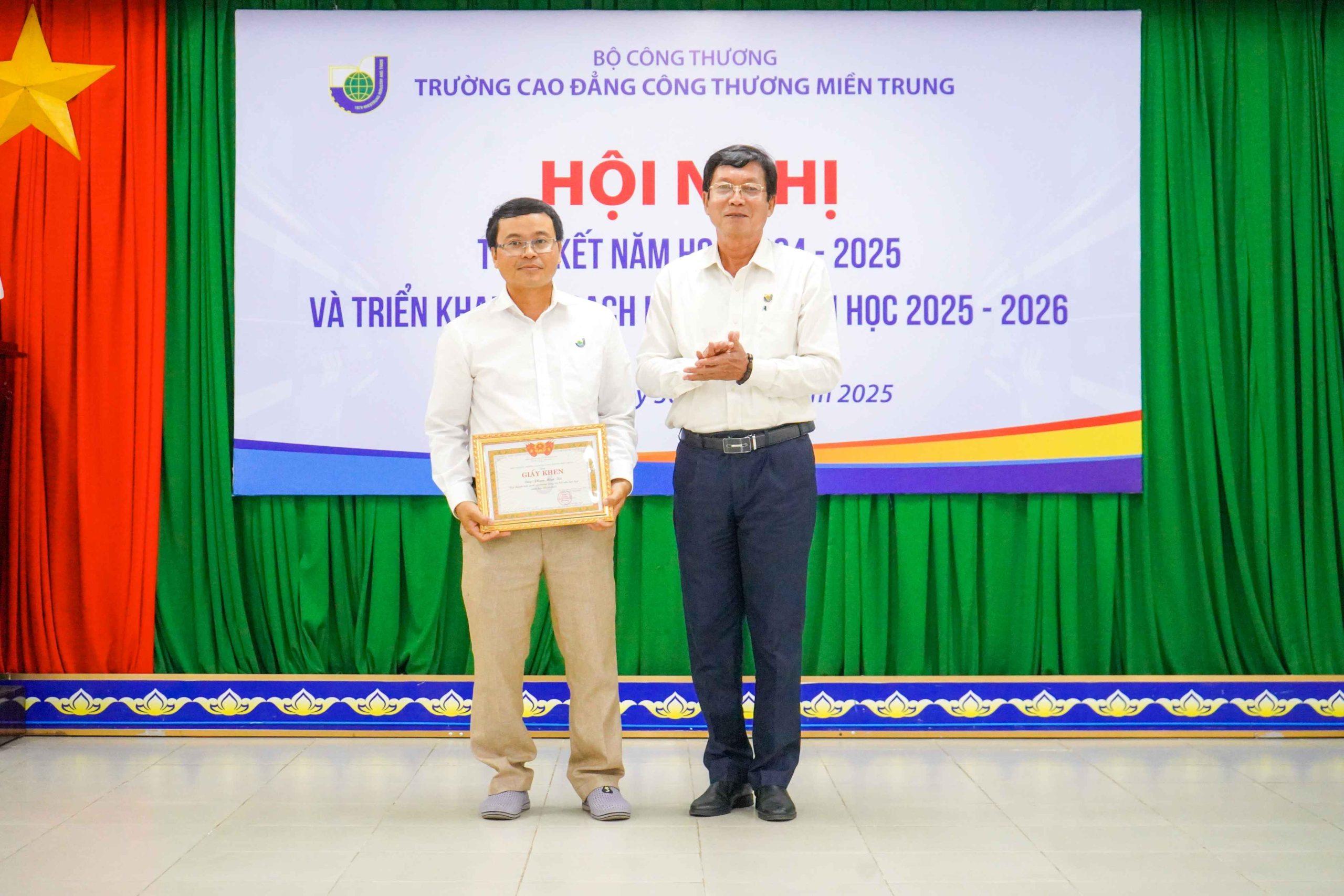 Trường Cao đẳng Công Thương miền Trung tổ chức Hội nghị tổng kết năm học 2024 - 2025 6