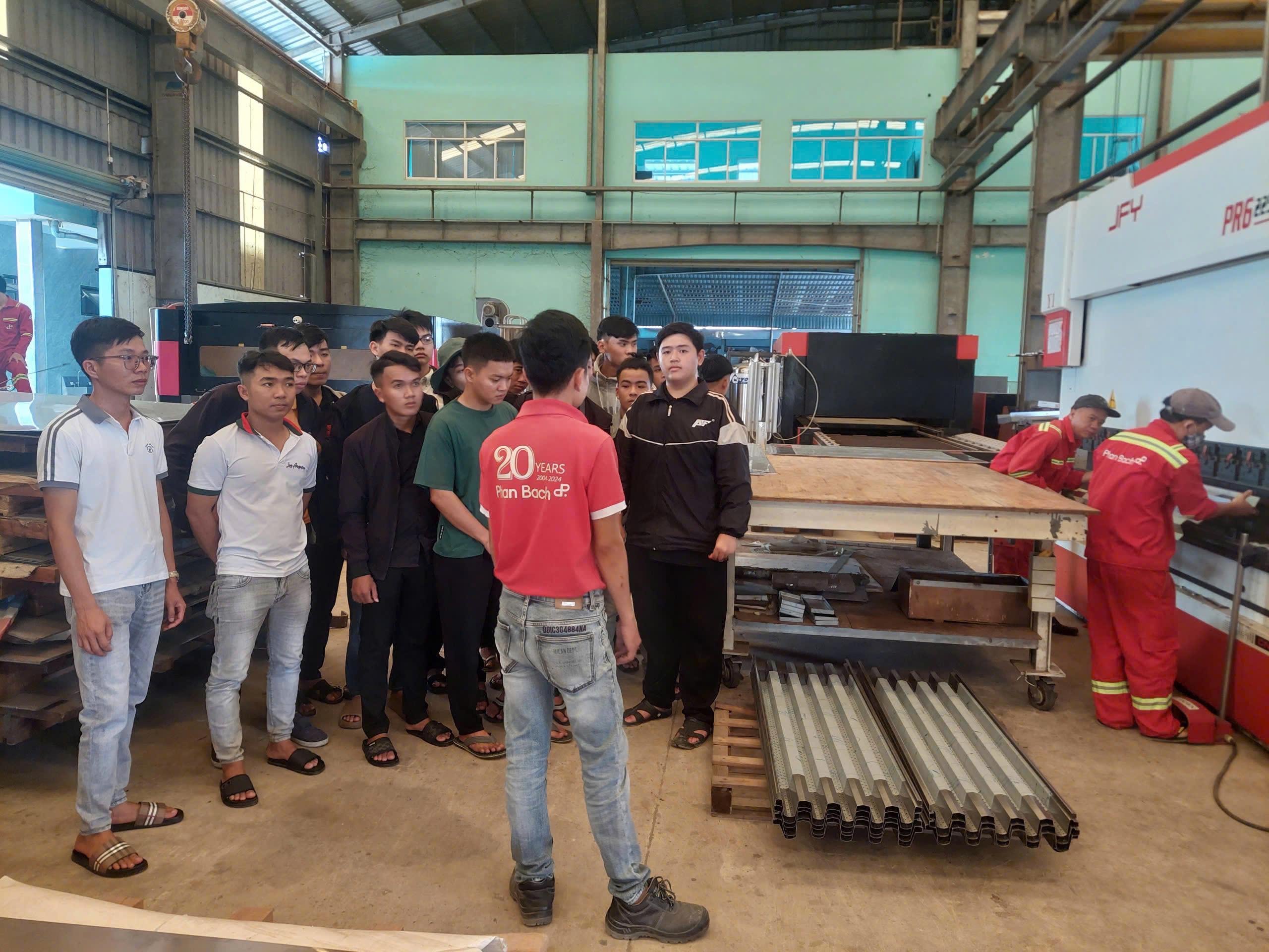 Hành trình 3 tháng thực tập của sinh viên Kỹ thuật máy lạnh & ĐHKK MITC tại Công ty Phan Bách – Tây Ninh 1