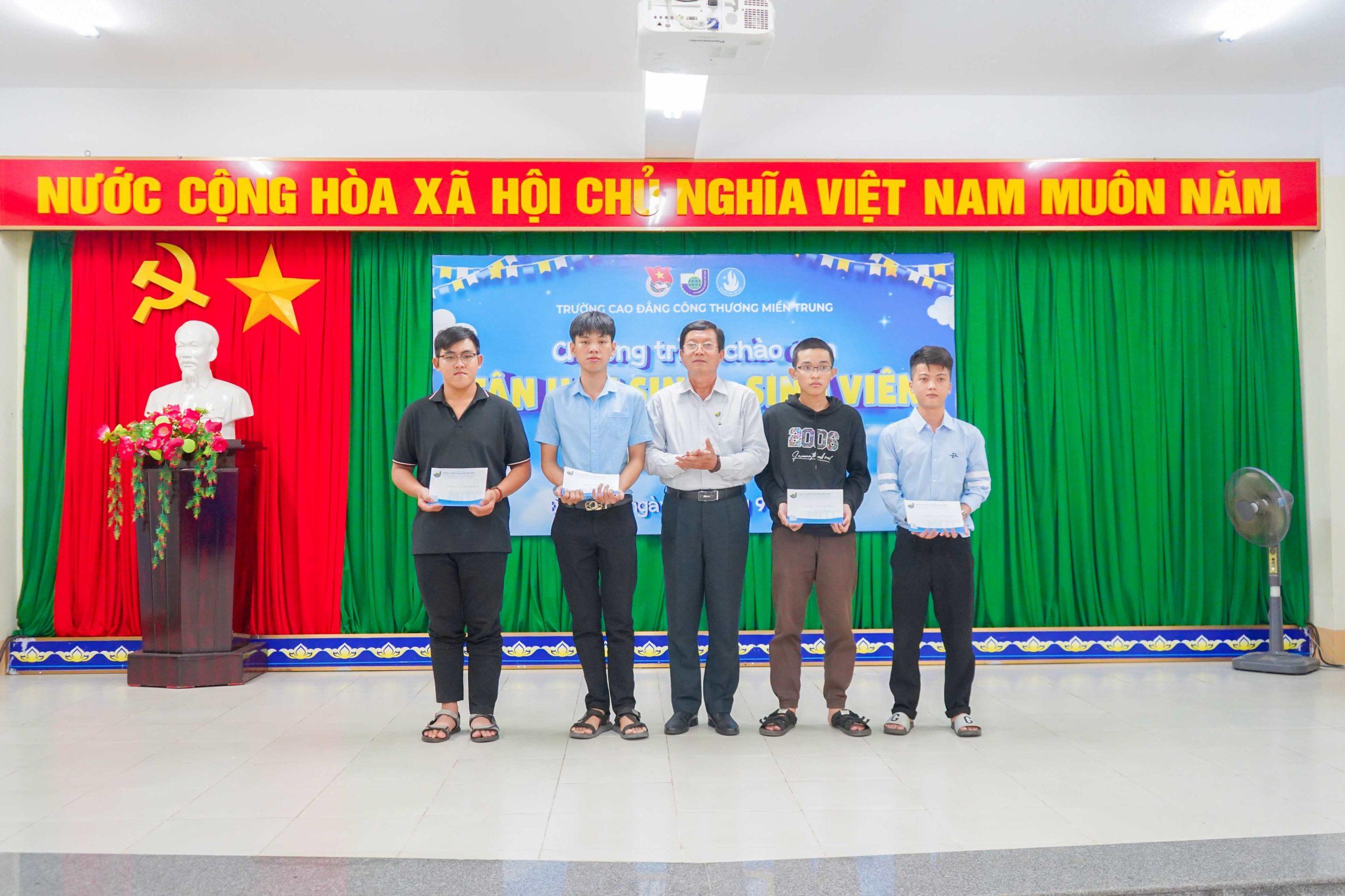 Sôi nổi cùng chương trình Chào đón Tân HSSV khóa 48, năm học 2025 – 2026 tại MITC 13