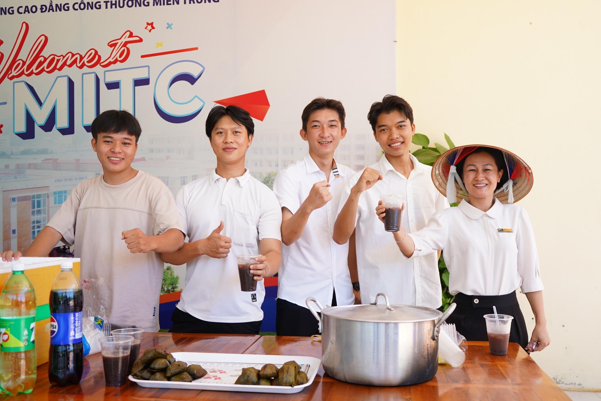 Sôi nổi cùng chương trình Chào đón Tân HSSV khóa 48, năm học 2025 – 2026 tại MITC 17