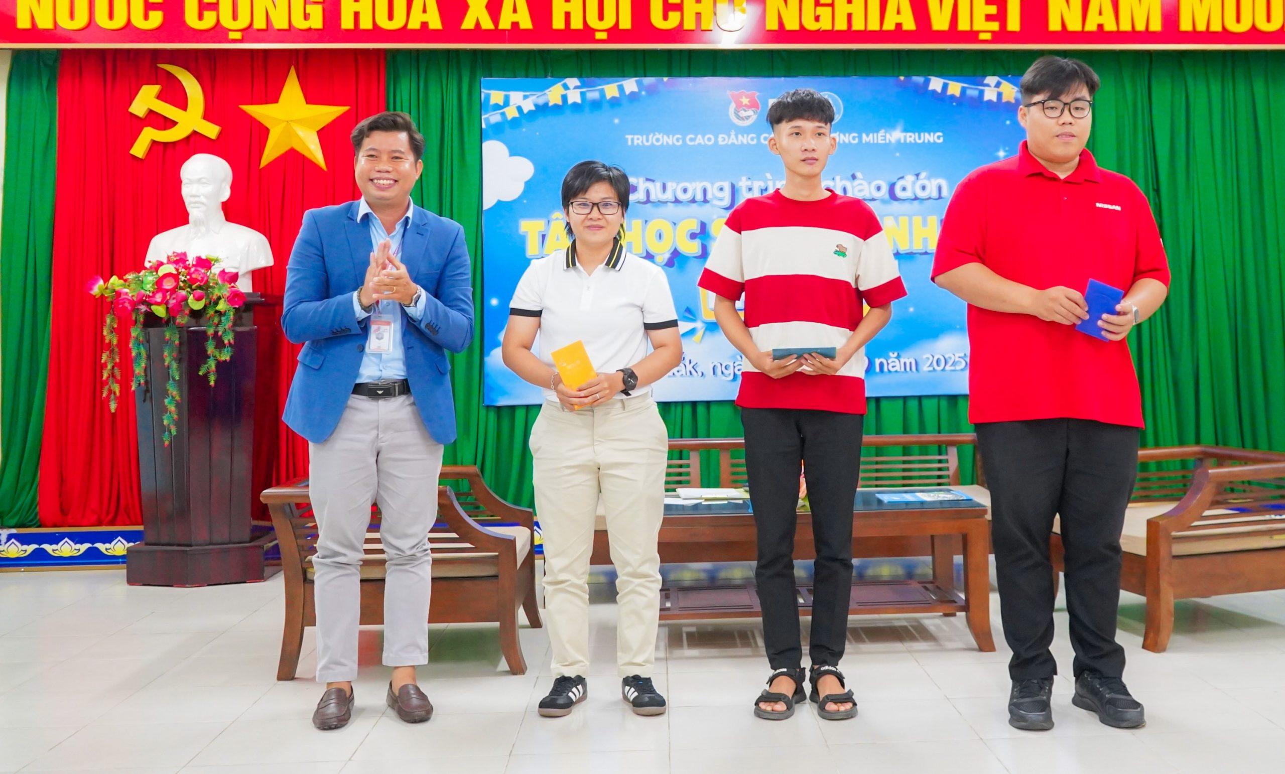 Sôi nổi cùng chương trình Chào đón Tân HSSV khóa 48, năm học 2025 – 2026 tại MITC 18