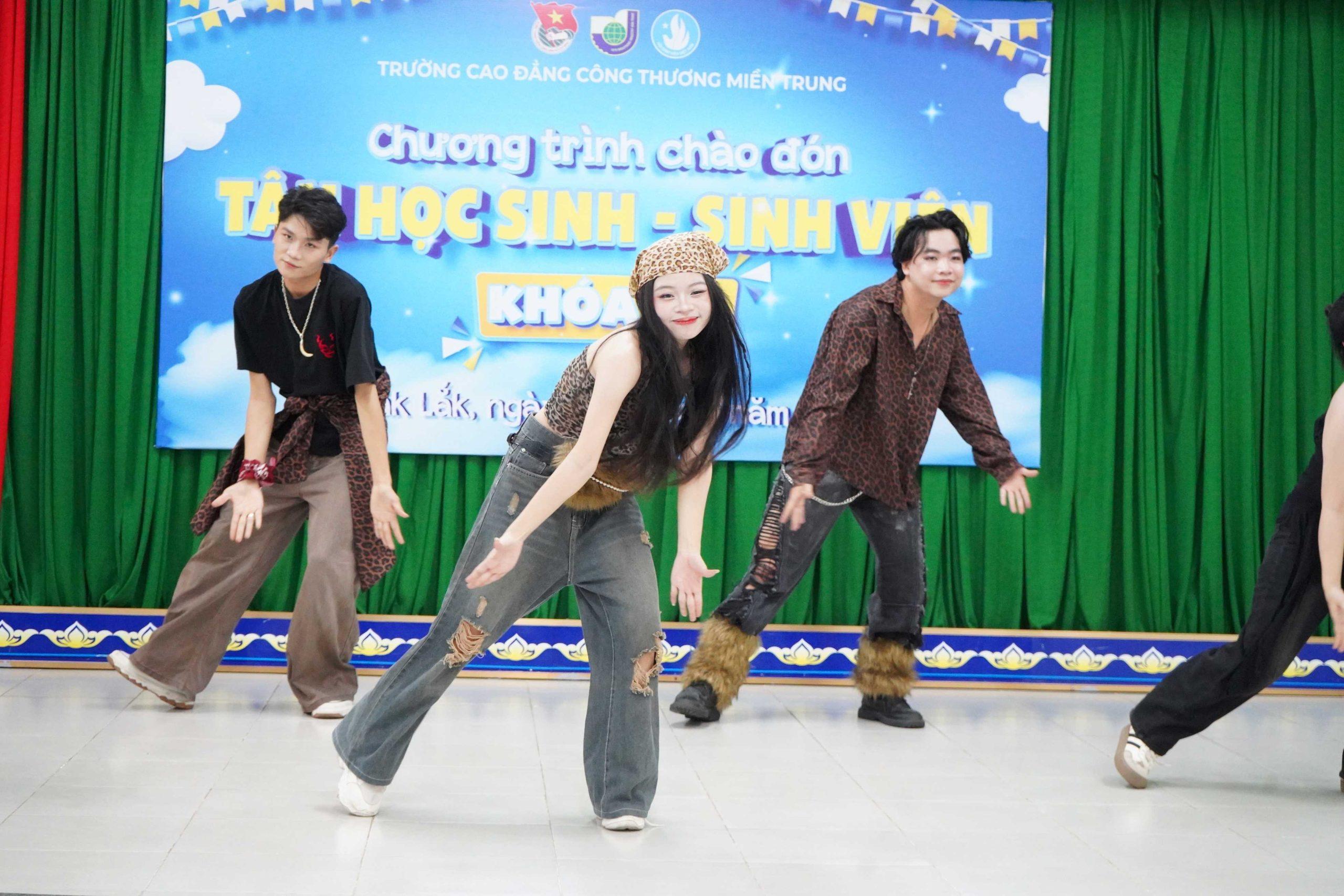 Sôi nổi cùng chương trình Chào đón Tân HSSV khóa 48, năm học 2025 – 2026 tại MITC 3