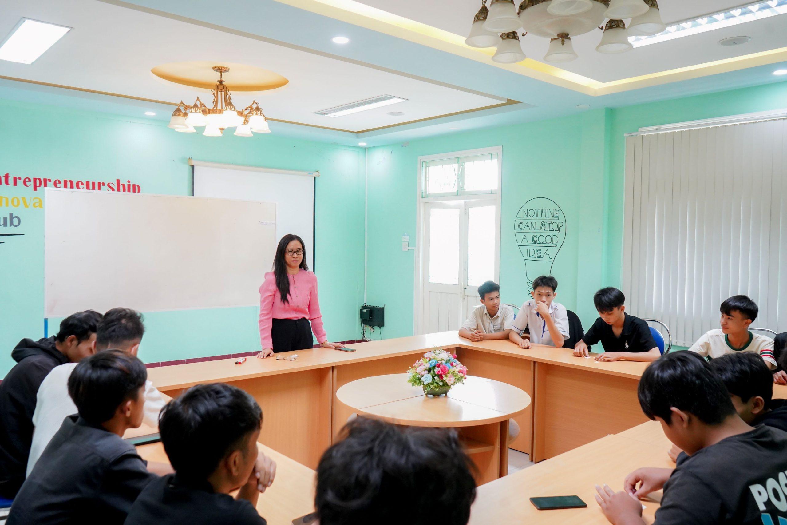 Trang bị nền tảng tài chính vững chắc cho dự án khởi nghiệp của HSSV