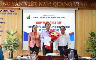 Gặp mặt, tri ân và chia tay thầy Nguyễn Văn Đức - Phó Hiệu trưởng nhà trường về hưu theo chế độ 2