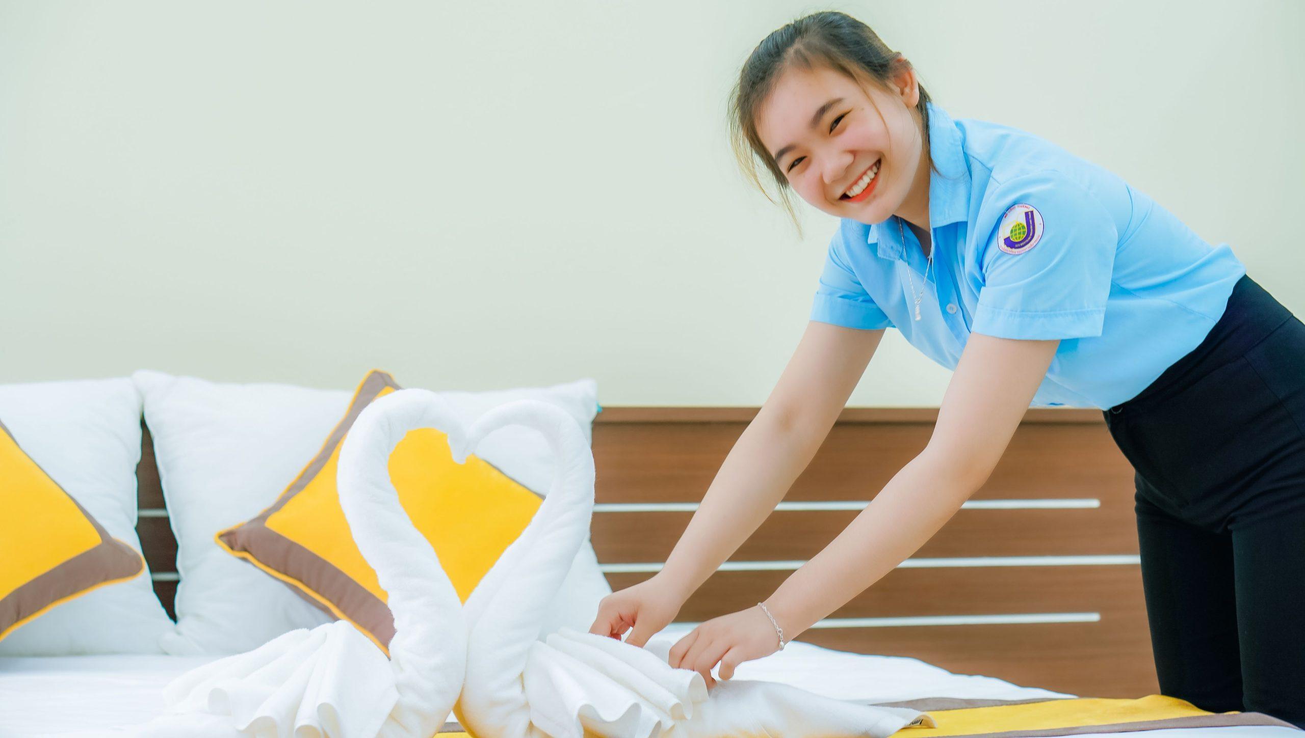 Một buổi thực hành buồng phòng của học sinh ngành Nghiệp vụ nhà hàng, khách sạn tại MITC Ngành Quản trị khách sạn Lựa chọn chiến lược trong kỷ nguyên du lịch trải nghiệm 2