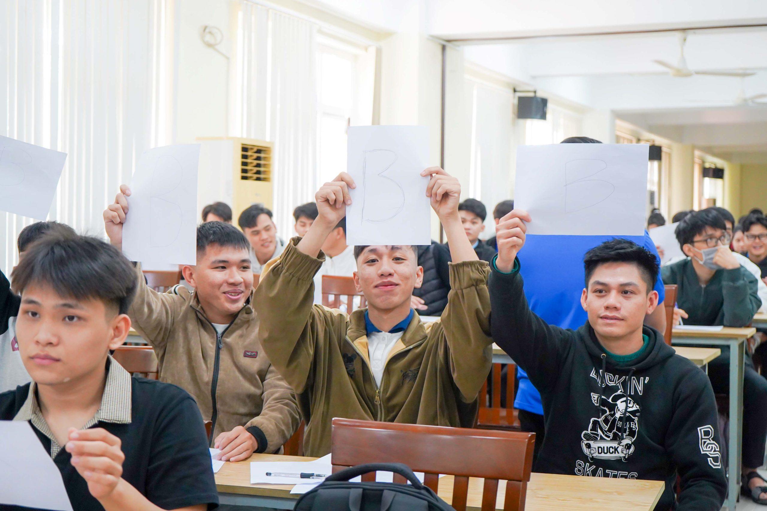 Hội sinh viên Trường Cao đẳng Công Thương miền Trung tổ chức chương trình chào mừng 76 năm ngày Truyền thông HSSV 09-01 2