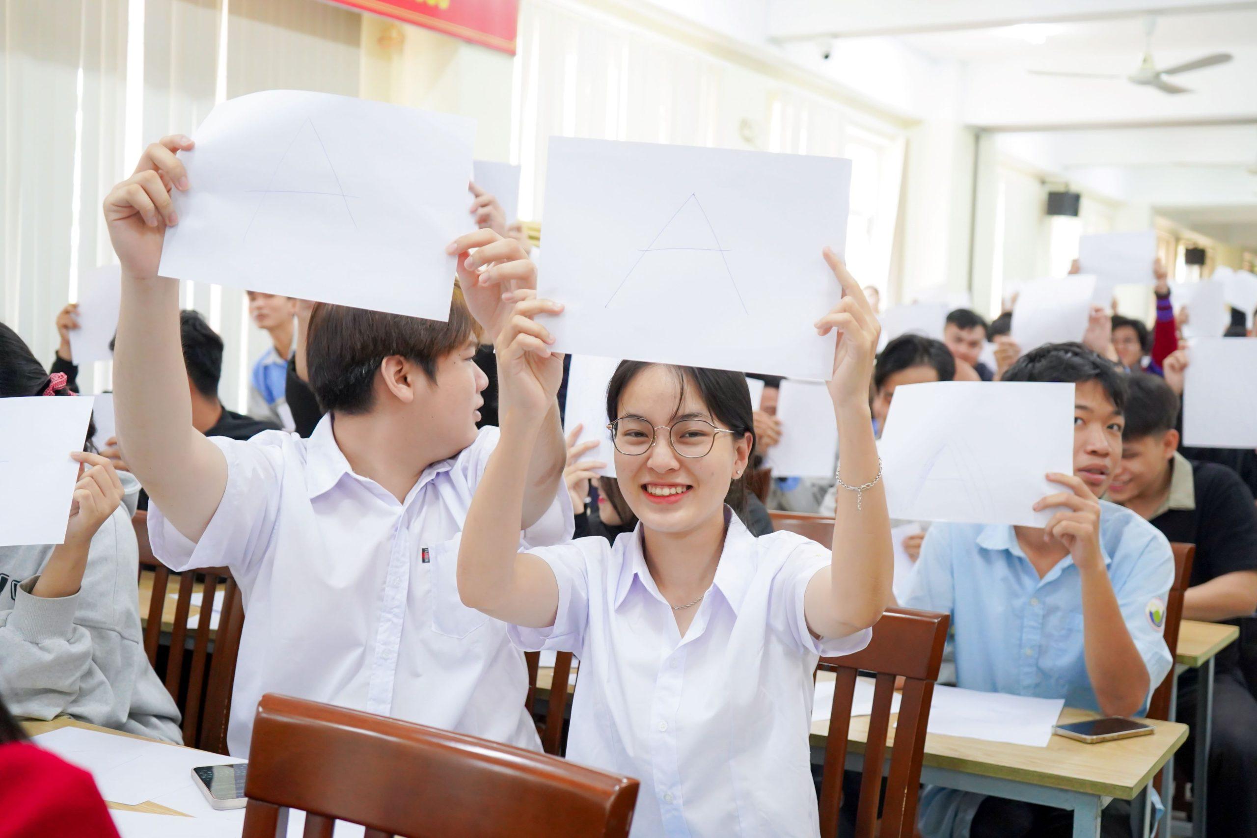 Hội sinh viên Trường Cao đẳng Công Thương miền Trung tổ chức chương trình chào mừng 76 năm ngày Truyền thông HSSV 09-01