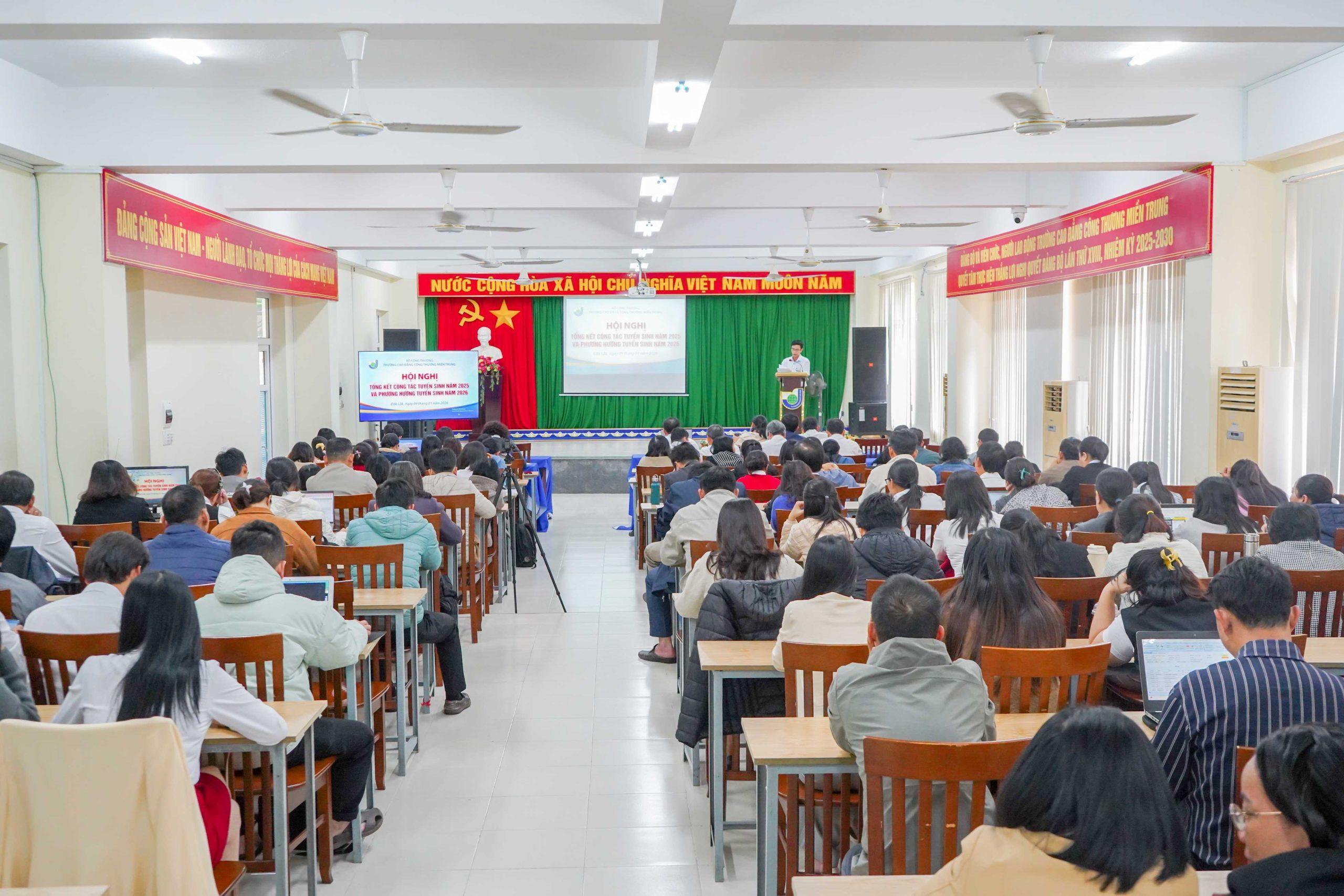 Tổ chức Hội nghị tổng kết công tác tuyển sinh năm 2025 và phương hướng tuyển sinh 2026 3