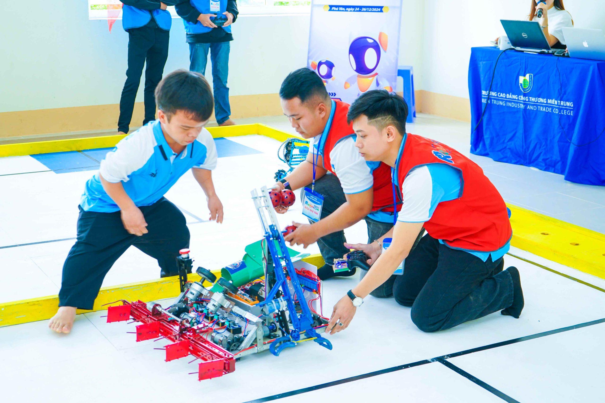 Khốc liệt và gay cấn tại vòng loại ROBOCON MITC lần 3 năm 2024 2