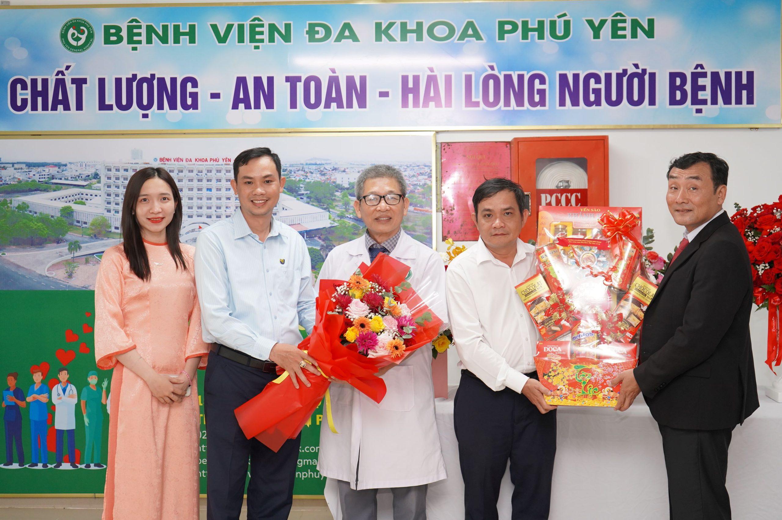 Trường Cao đẳng Công Thương miền Trung tổ chức thăm hỏi và chúc mừng nhân dịp kỷ niệm 70 năm ngày Thầy thuốc Việt Nam